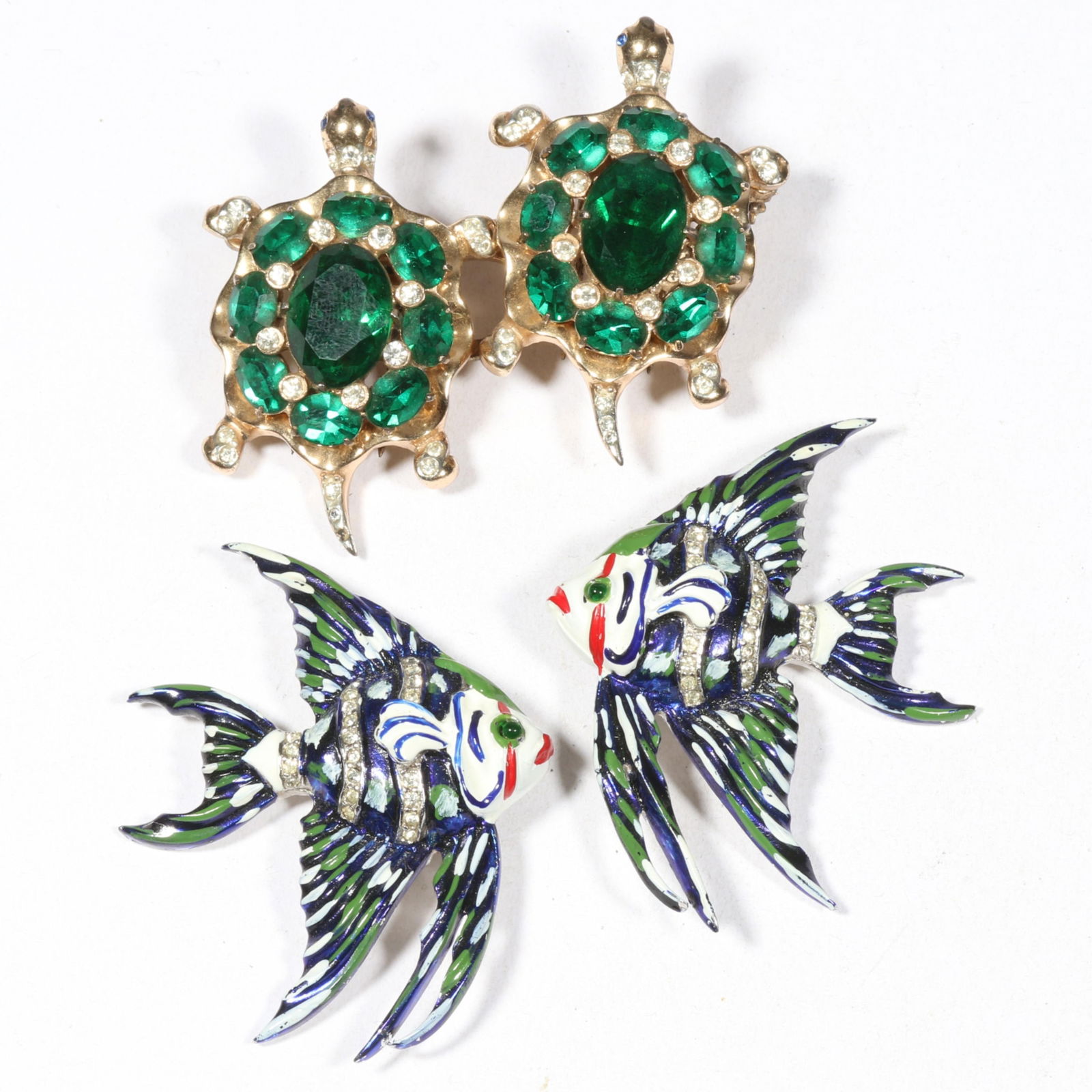 Coro Duette emerald rhinestone crystal turtle brooch pins with unsigned pair of Coro enamel: Coro Duette emerald rhinestone crystal turtle brooch pins with unsigned pair of Coro enamel angelfish rhinestone band fur clips. From the inventory of the former vintage costume jewelry business, "Aun