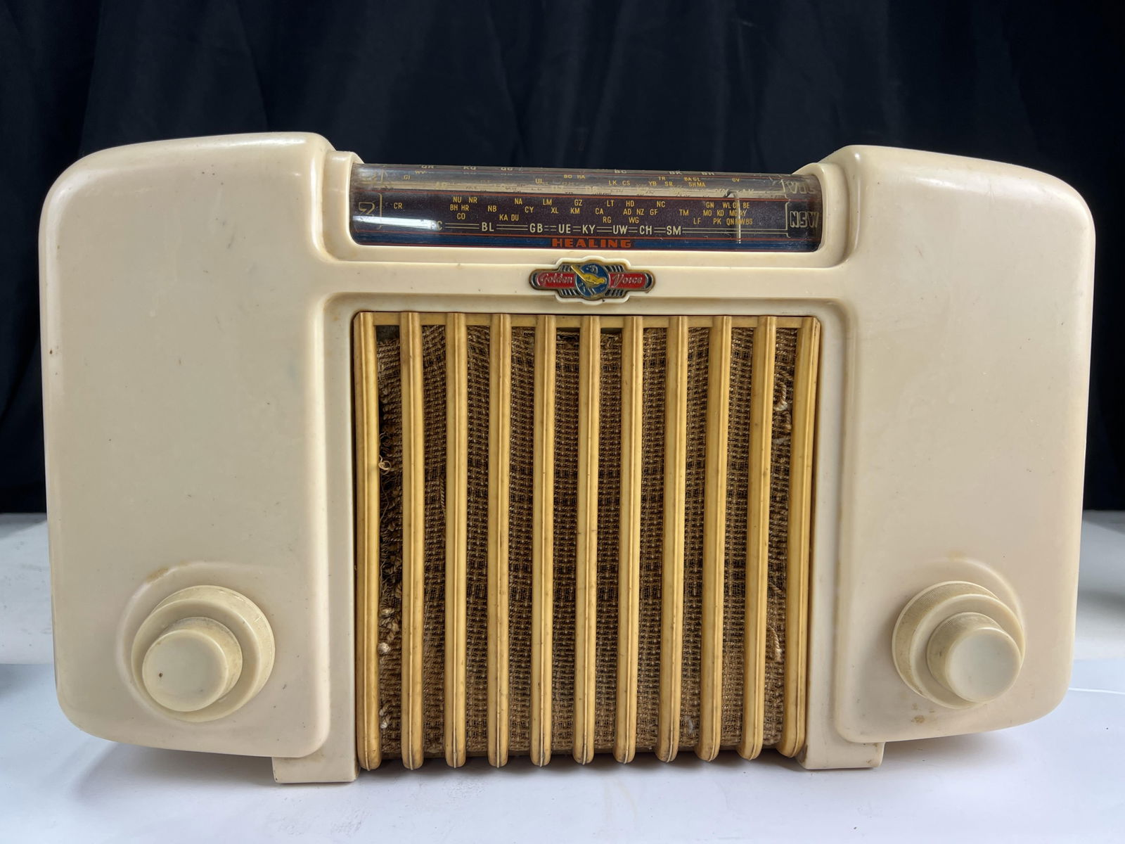 Healing Golden Voice Bakelite Radio - 1940s Model 552E, shortwave, broadcast, cream color.: Healing Golden Voice Bakelite Radio - 1940s Model 552E, shortwave, broadcast, cream color.