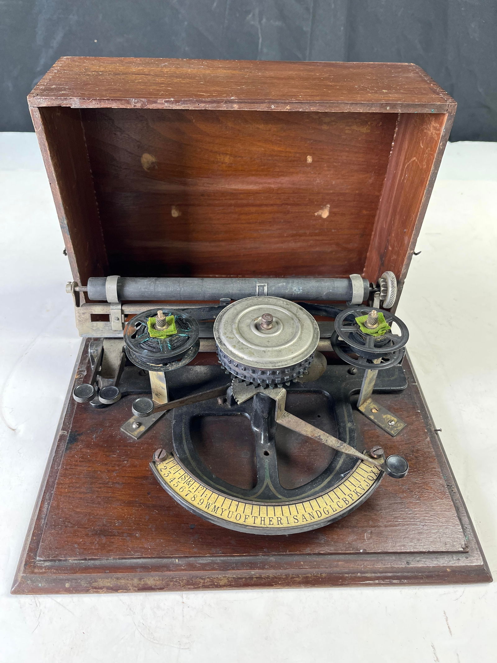 Antique "People's" index typewriter, a model produced around 1892, inside wooden box for carrying (1 of 10)
