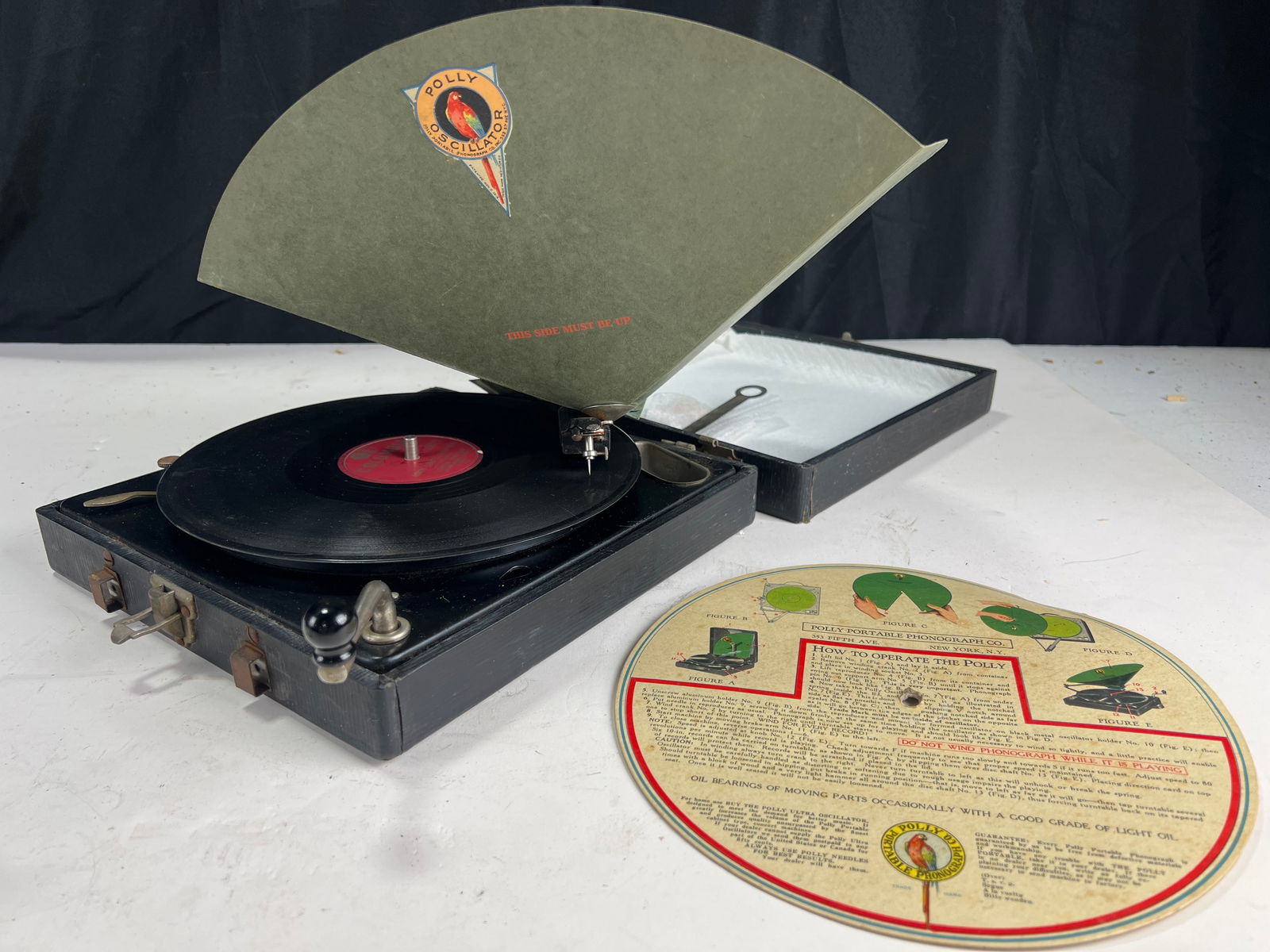 Polly Oscillator portable phonograph, record player, wind up, victrola, turntable turns (1 of 7)