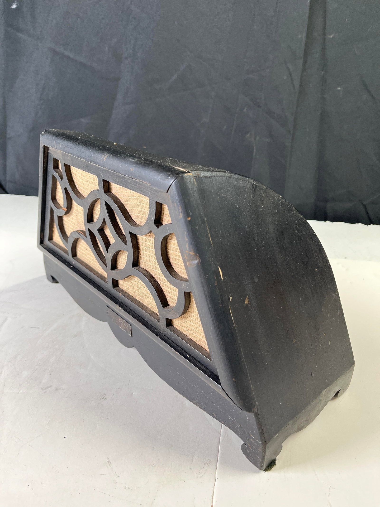 Antique horn speaker, circa 1920s, Strada Vox? untested. 16 1/4? X 9 1/4? X 6 1/4?: Antique horn speaker, circa 1920s, Strada Vox? untested. 16 1/4? X 9 1/4? X 6 1/4?