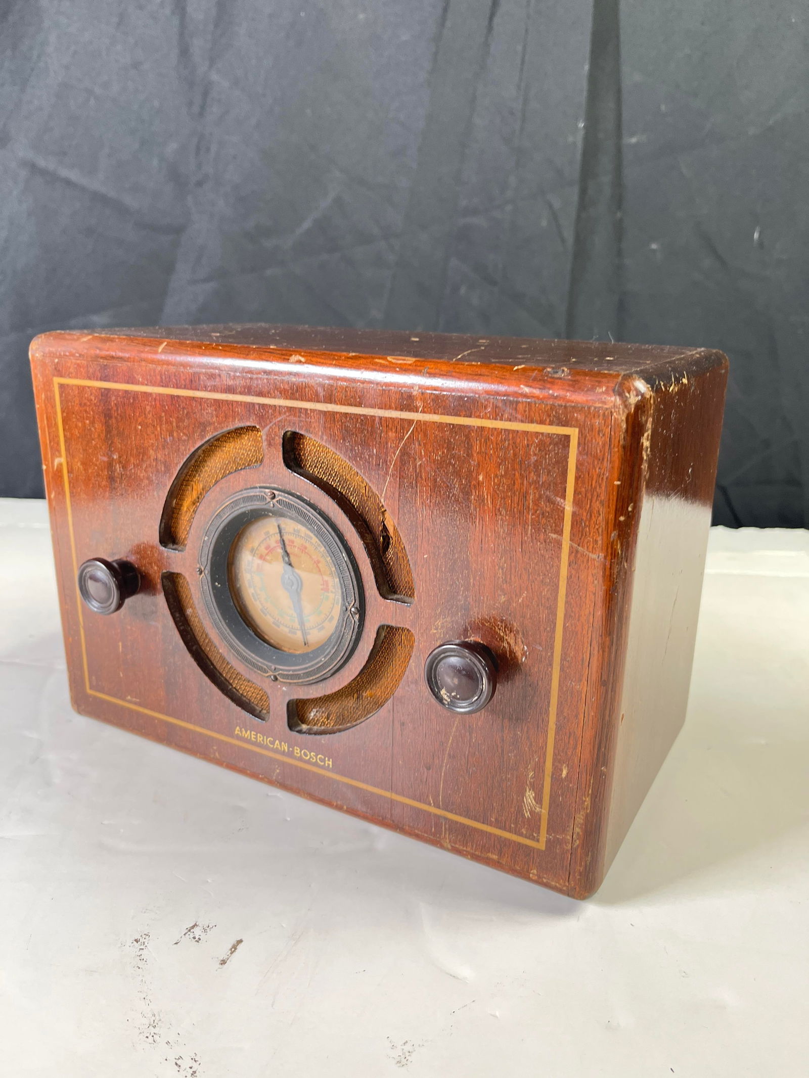 Vintage American Bosch model 04 tube radio with wood cabinet, circa mid-1930s, untested (1 of 6)