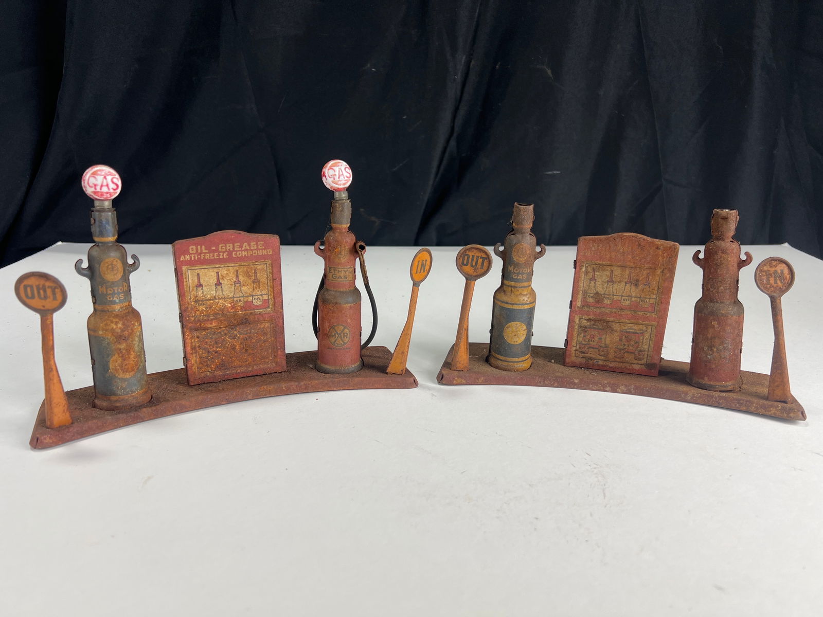 2 Vintage Marx Battery Operated Lighted Gas Pump Islands, shabby and chic (1 of 8)