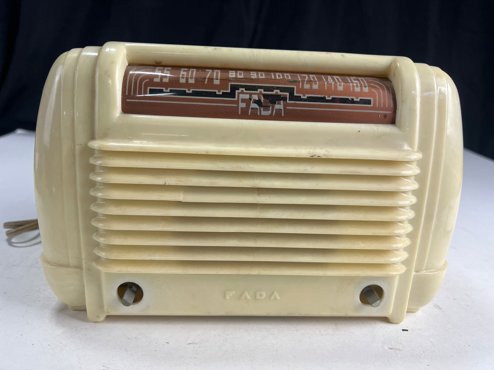 Fada model 830 universal superheterodyne radio, ivory, not tested: Fada model 830 universal superheterodyne radio, ivory, not tested,