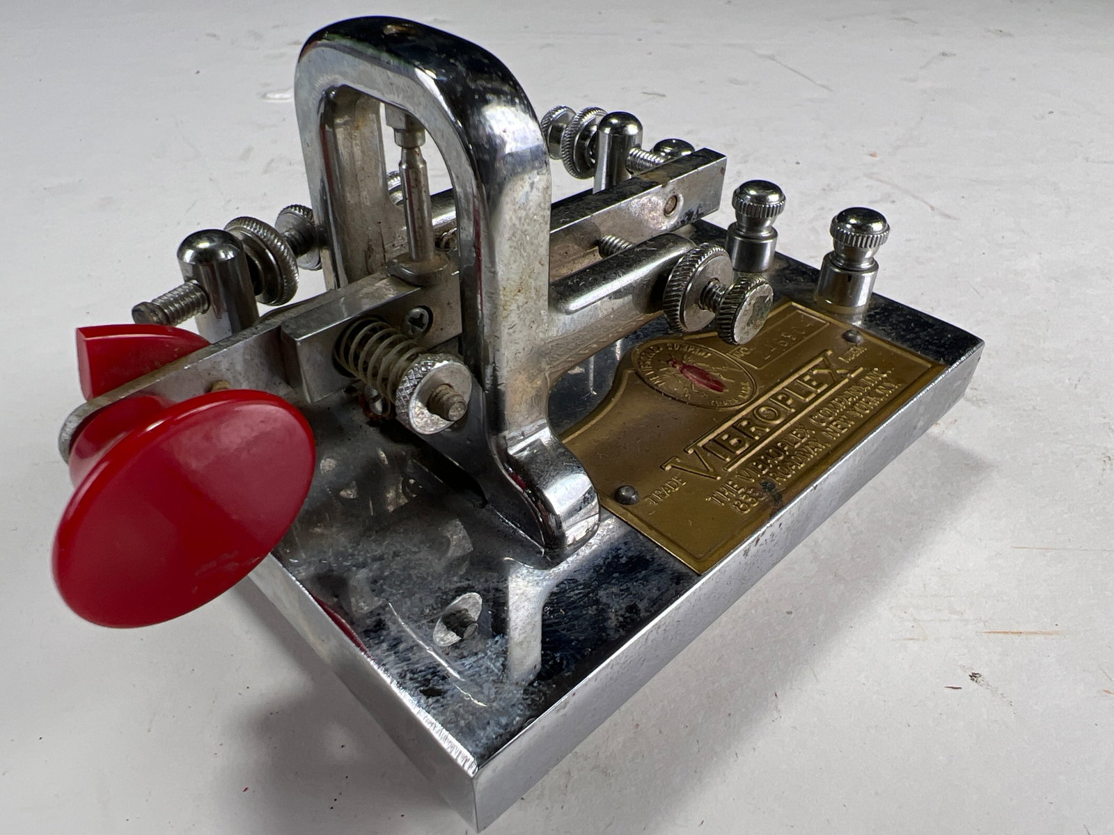 Vibroplex mini bug no. 246804, compromised red paddle, chrome, dazzling specimen: Vibroplex mini bug no. 246804, compromised red paddle, chrome, dazzling specimen,