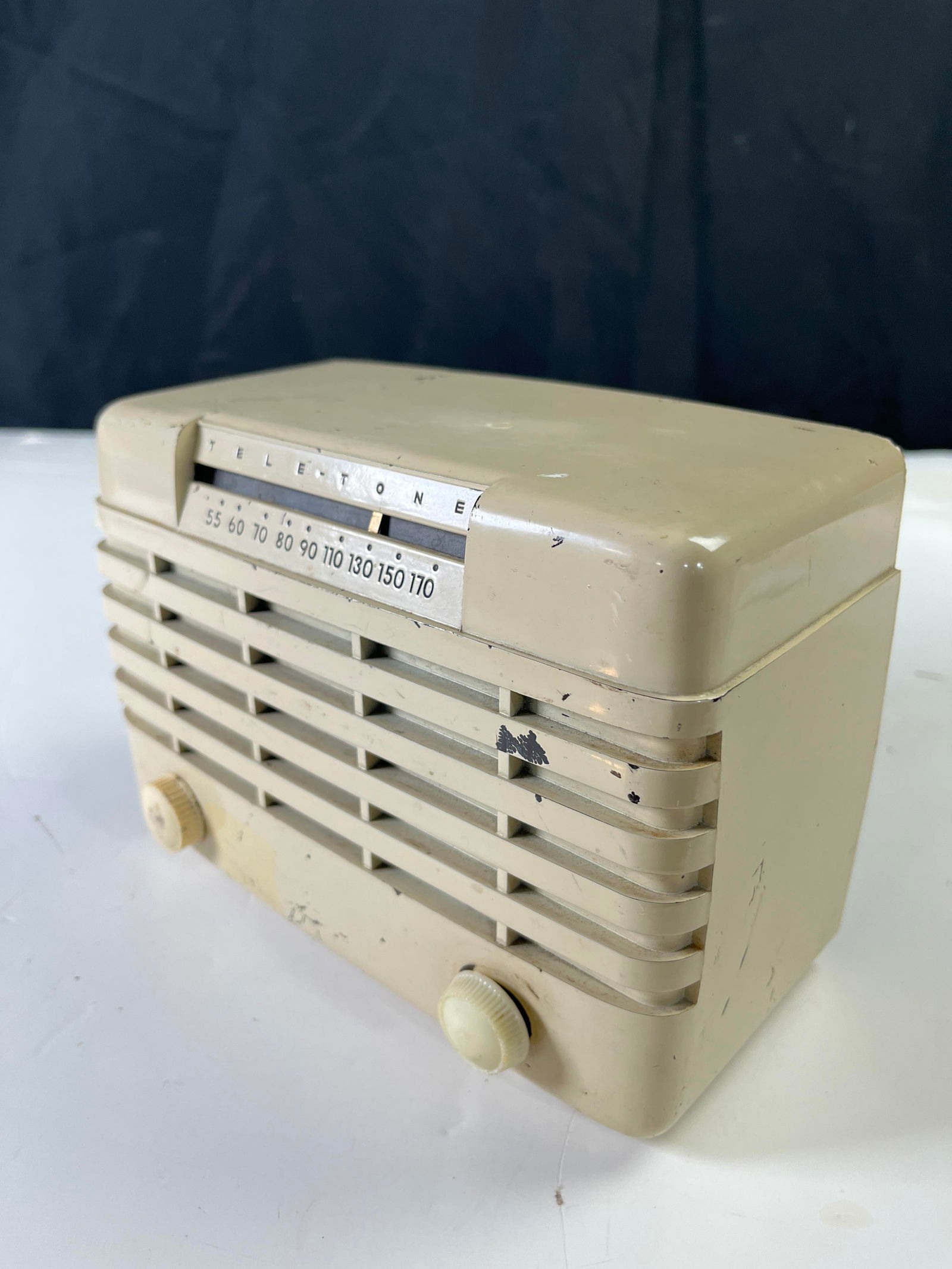 Vintage Tele-Tone tube table radio, circa late 1940s - early 50s, untested (1 of 7)
