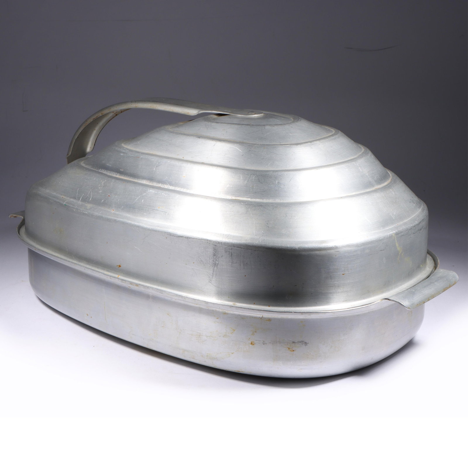 Schlenzig Zephyr Art Deco Streamline Aluminum Roaster 8"H x 18"W x 10"D: Schlenzig Zephyr Art Deco Streamline Aluminum Roaster Provenance: Charles Alexander, Indianapolis, IN 8"H x 18"W x 10"D