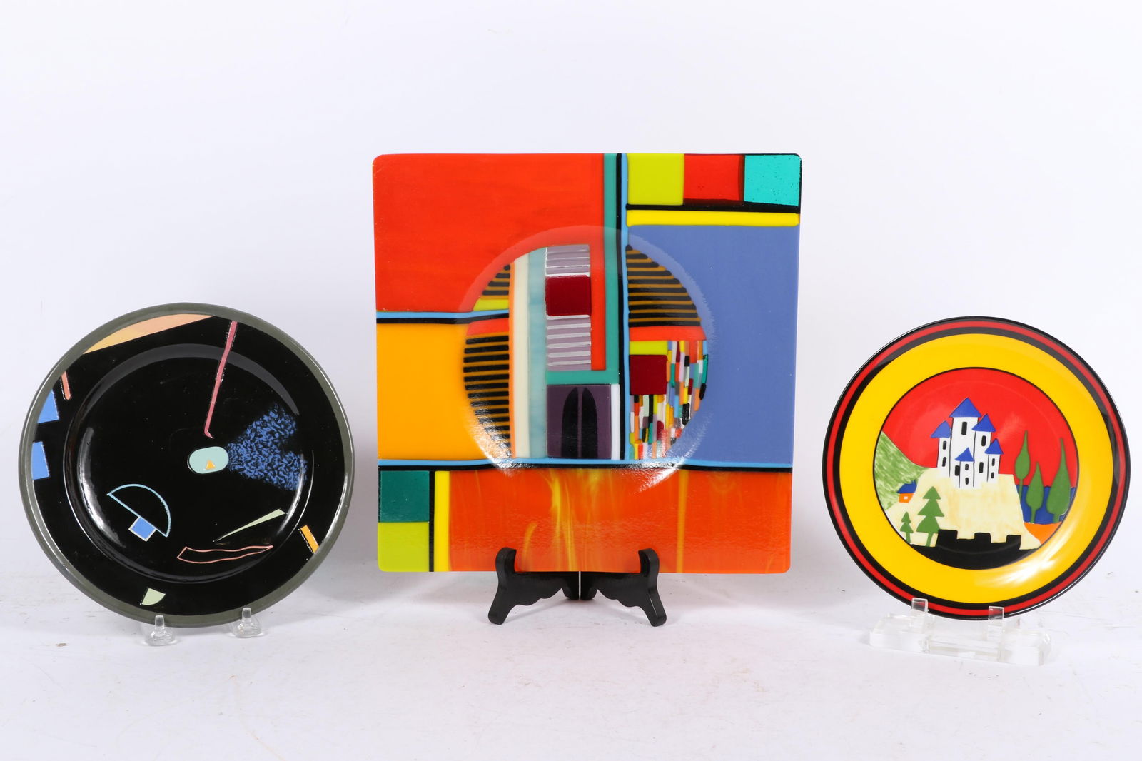 Art glass / art pottery, 3pc: Vlasek Hails 1989 hand-painted art pottery plate with incised design,: Art glass / art pottery, 3pc: Vlasek Hails 1989 hand-painted art pottery plate with incised design, Indiana artisan 2019 SIGNED art glass square plate, limited edition 1994 Clarice Cliff Bizarre Ware