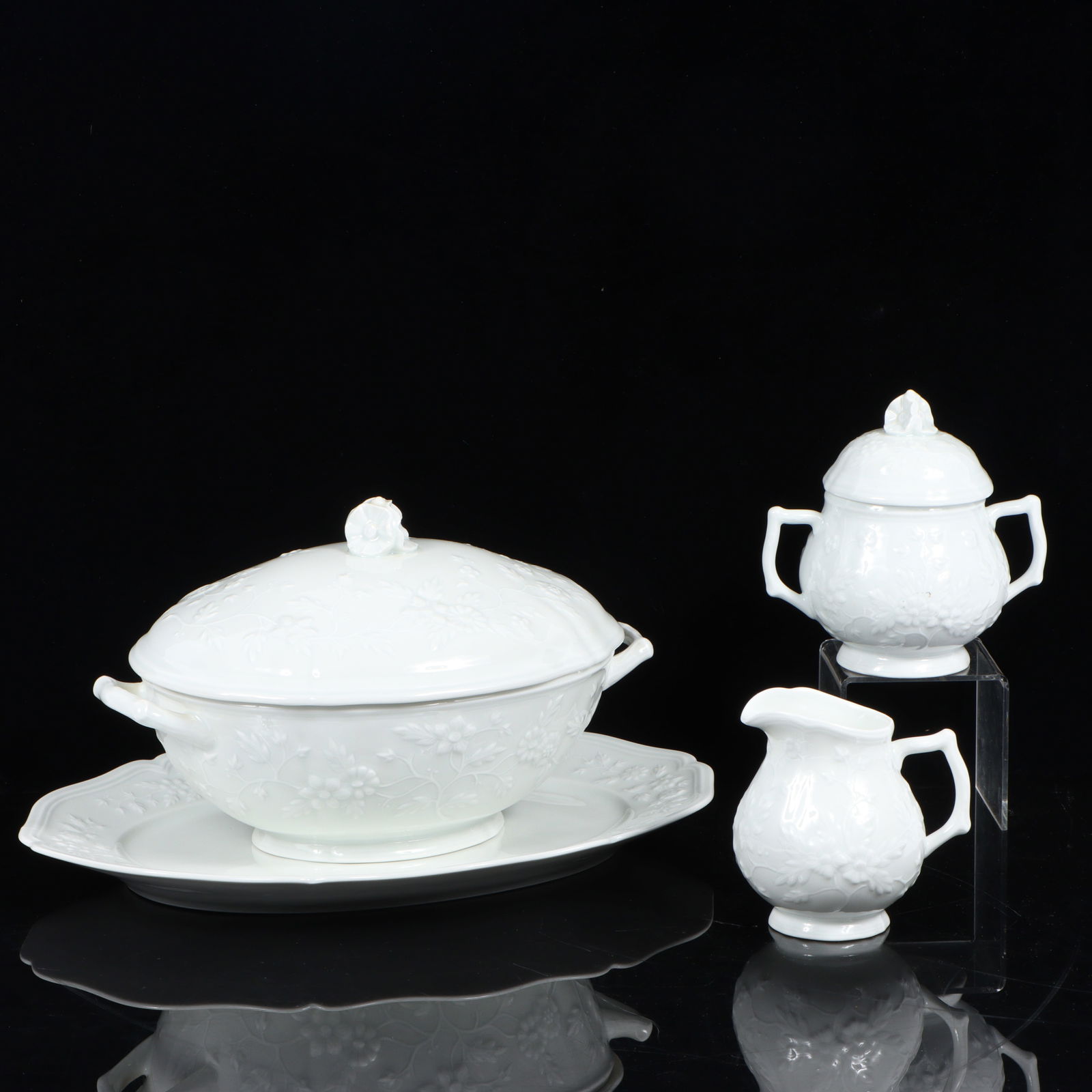 Limoges France "Hawthorne" Ceralene A. Raynaud embossed floral pattern porcelain dinnerware 4pc. gro: Limoges France "Hawthorne" Ceralene A. Raynaud embossed floral pattern porcelain dinnerware 4pc. group. Includes serving platter, covered vegetable dish, creamer and lidded sugar bowl. 6 1/2"H x 11"W