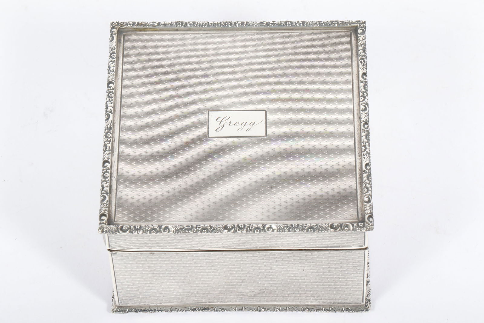 English antique Edwardian sterling silver tobacco smoking humidor box, Birmingham. 2 1/4"H x 3 3/4"W (1 of 12)