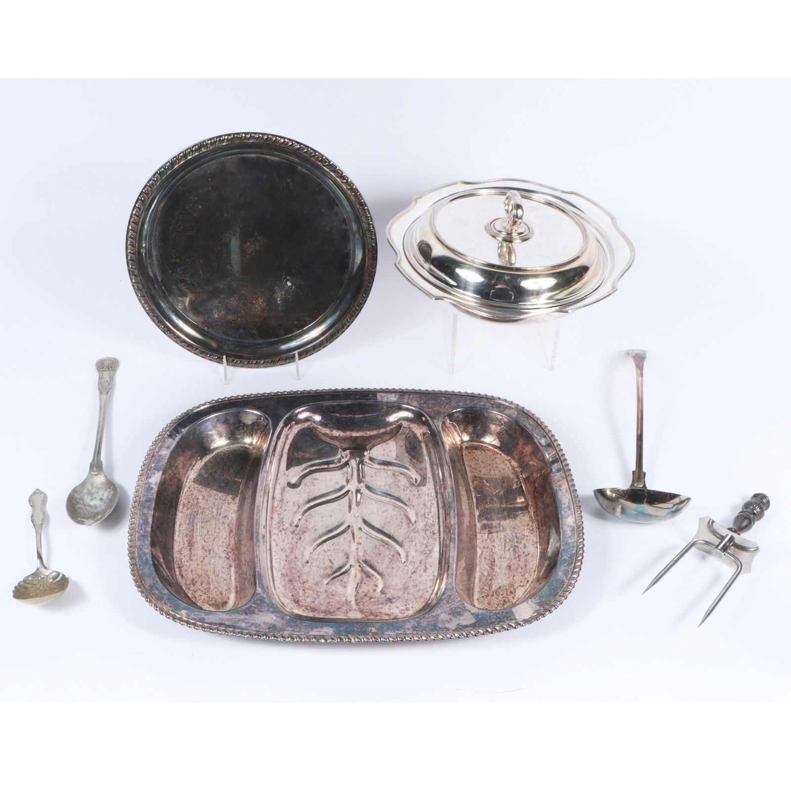 Vintage silverplate serveware, 7pc: serving tray, covered dish, meat platter, spoon, ladles, meat: Vintage silverplate serveware, 7pc: serving tray, covered dish, meat platter, spoon, ladles, meat fork 1 1/2"H x 20"W (largest tray)