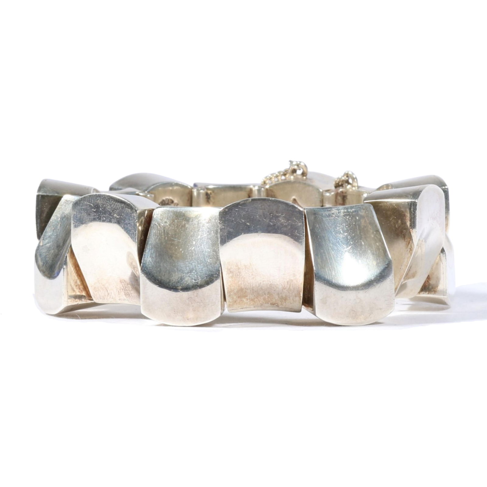 Antonio Pineda Los Castillo Taxco Mexican sterling modernist "thumbprint" or "fingernail" panel: Antonio Pineda Los Castillo Taxco Mexican sterling modernist "thumbprint" or "fingernail" panel bracelet. Provenance: From the Estate of Rita B. Grunwald MAKER: Antonio Pineda (TAXCO, Mexico, 1919-200