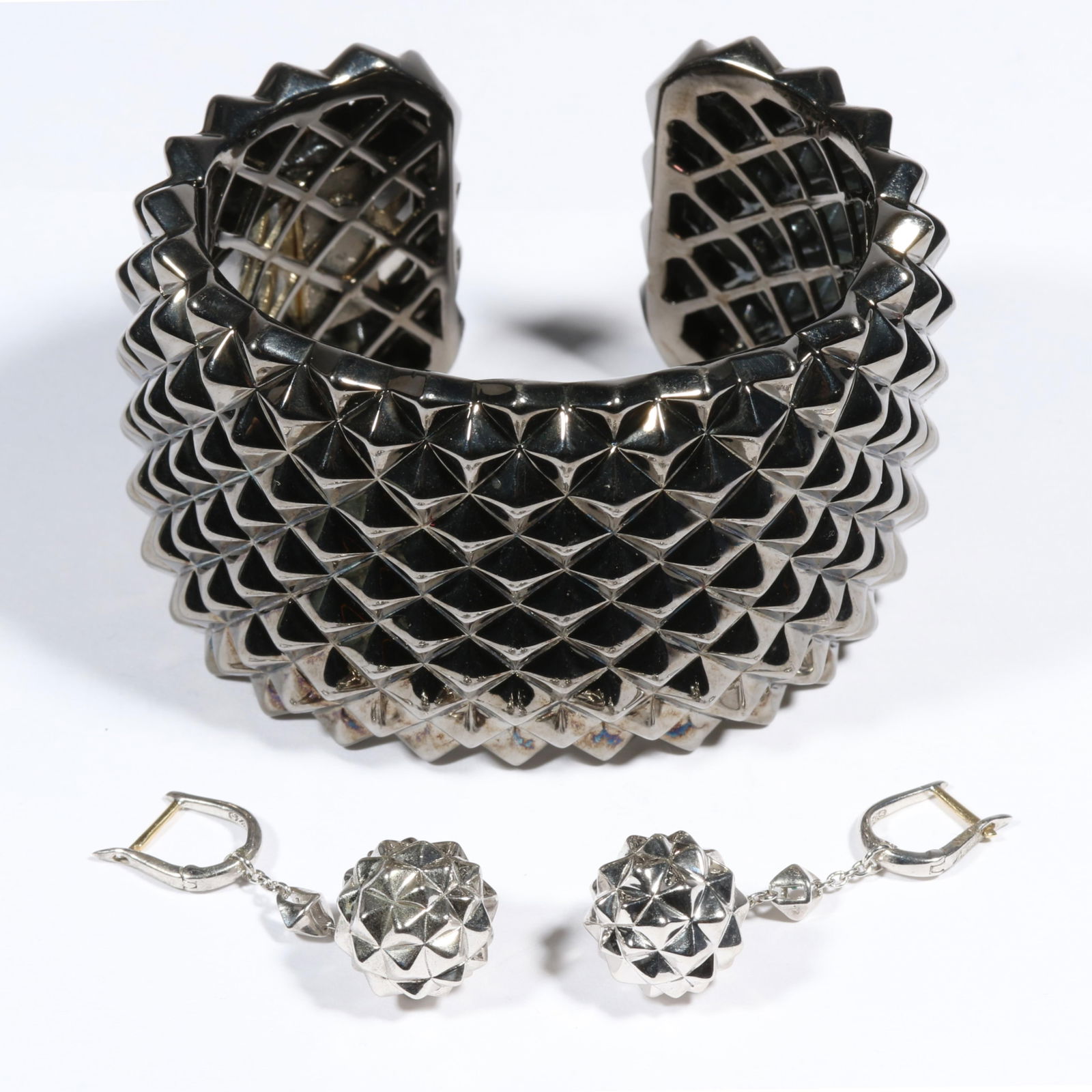 Stephen Webster 2pc group: Superstud heavy sterling silver and black rhodium hinged cuff bracelet: Stephen Webster 2pc group: Superstud heavy sterling silver and black rhodium hinged cuff bracelet with matching earrings. Earrings have 14K yellow gold posts. From the life time collection of Donna So