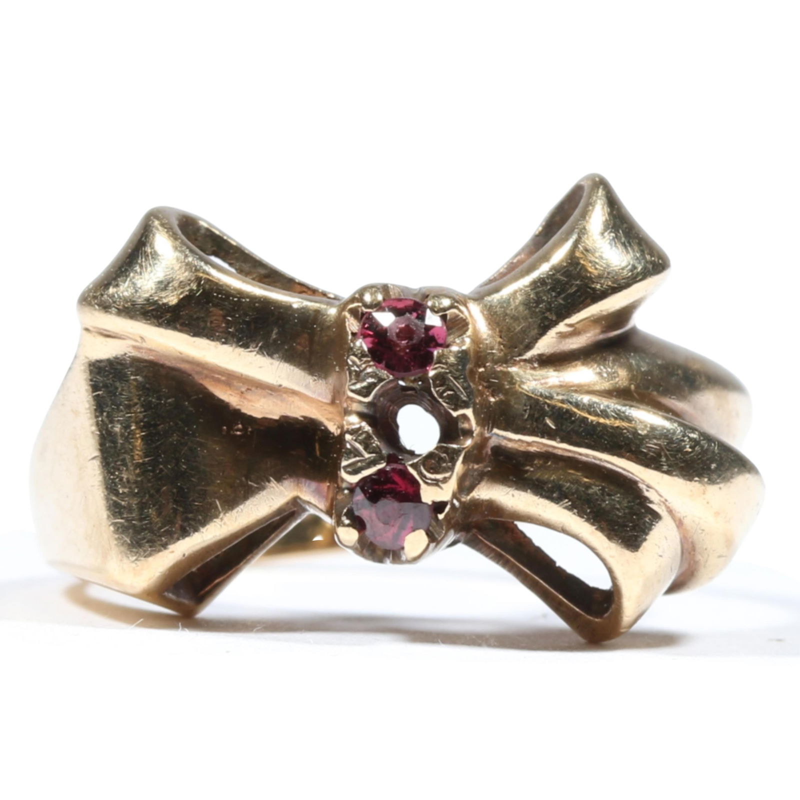 10K yellow gold and dark pink / purple gemstone bow ring. Ring size 5 1/2: 10K yellow gold and dark pink / purple gemstone bow ring. 1.90DWT Missing center stone The purchase of gold requires confirmed funds. Ring size 5 1/2