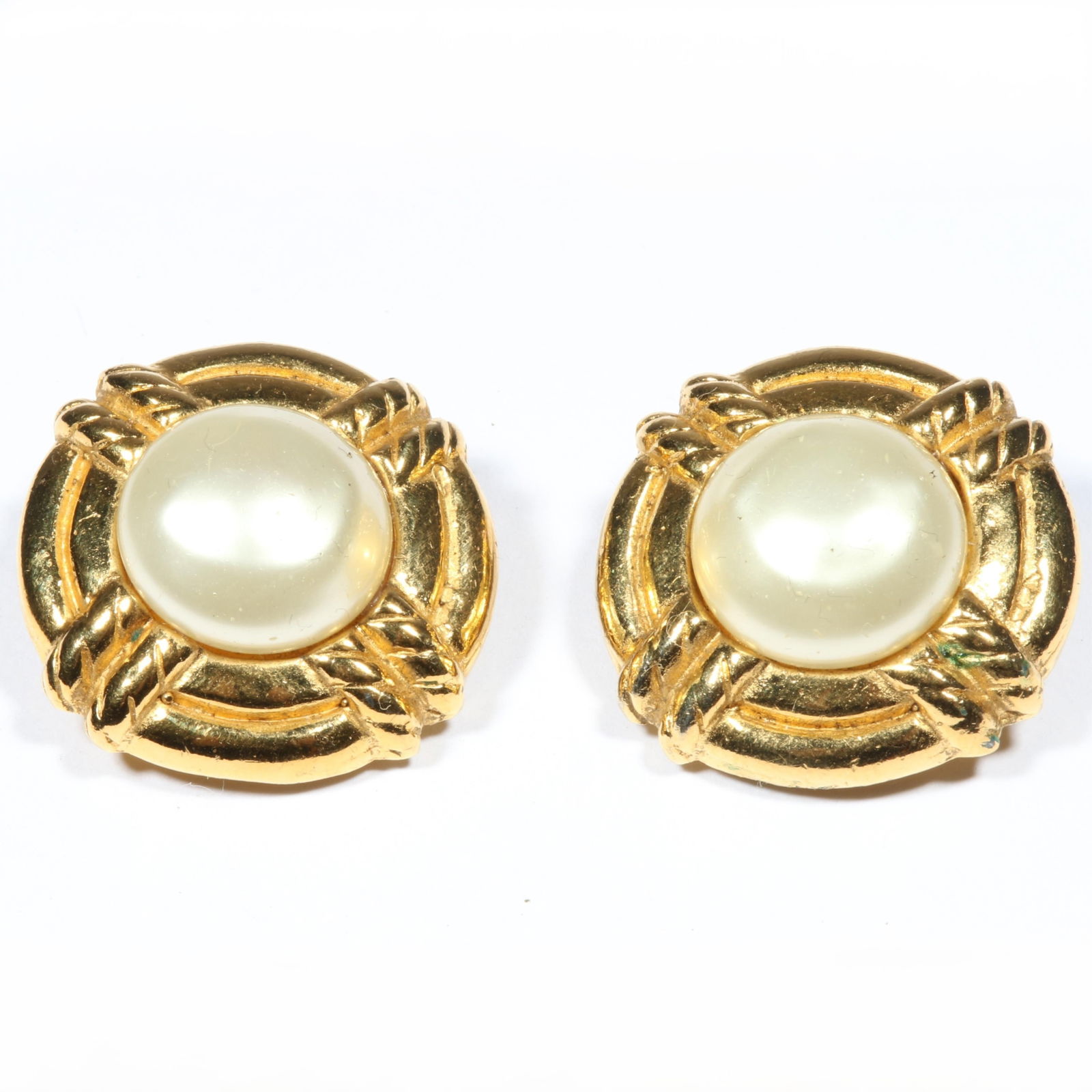 Vintage Coco Chanel designer faux pearl earrings in Chanel box. 16.7 mm (pearl) x 1 1/8 L (1 of 8)