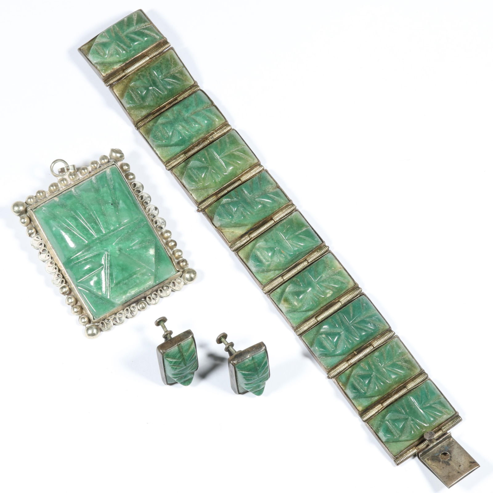Vintage Mexican carved agate mask group including sterling pendant and sterling bracelet with: Vintage Mexican carved agate mask group including sterling pendant and sterling bracelet with matching earrings. Earrings unmarked. 6 7/8"L x 1"W (bracelet)