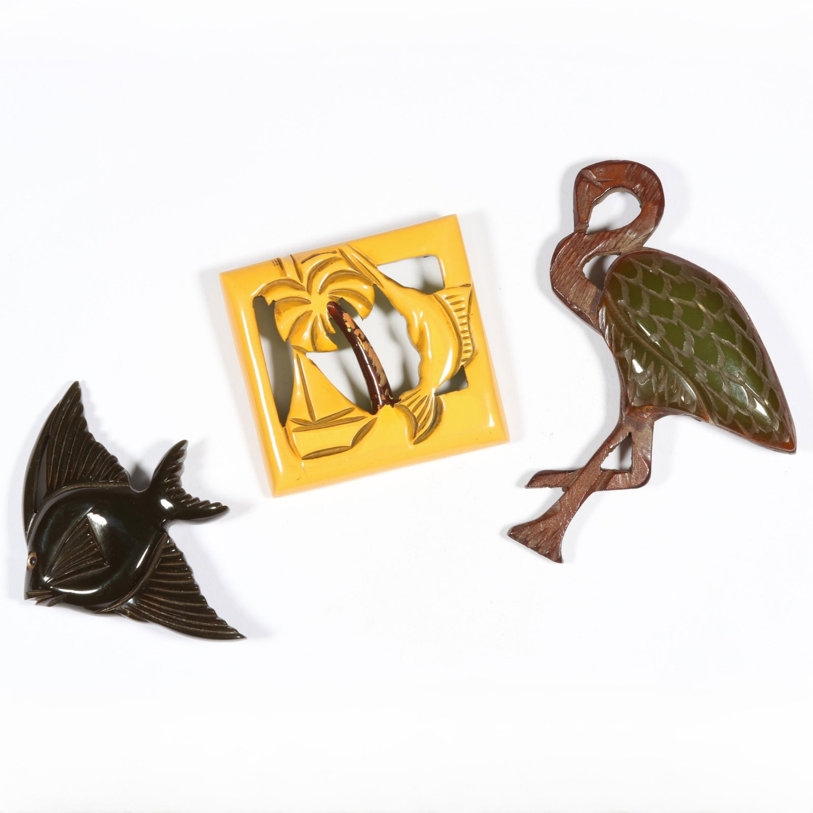 3pc Tropical themed Bakelite and wood brooch group with angel fish, flamingo, and marlin / sailboat (1 of 17)