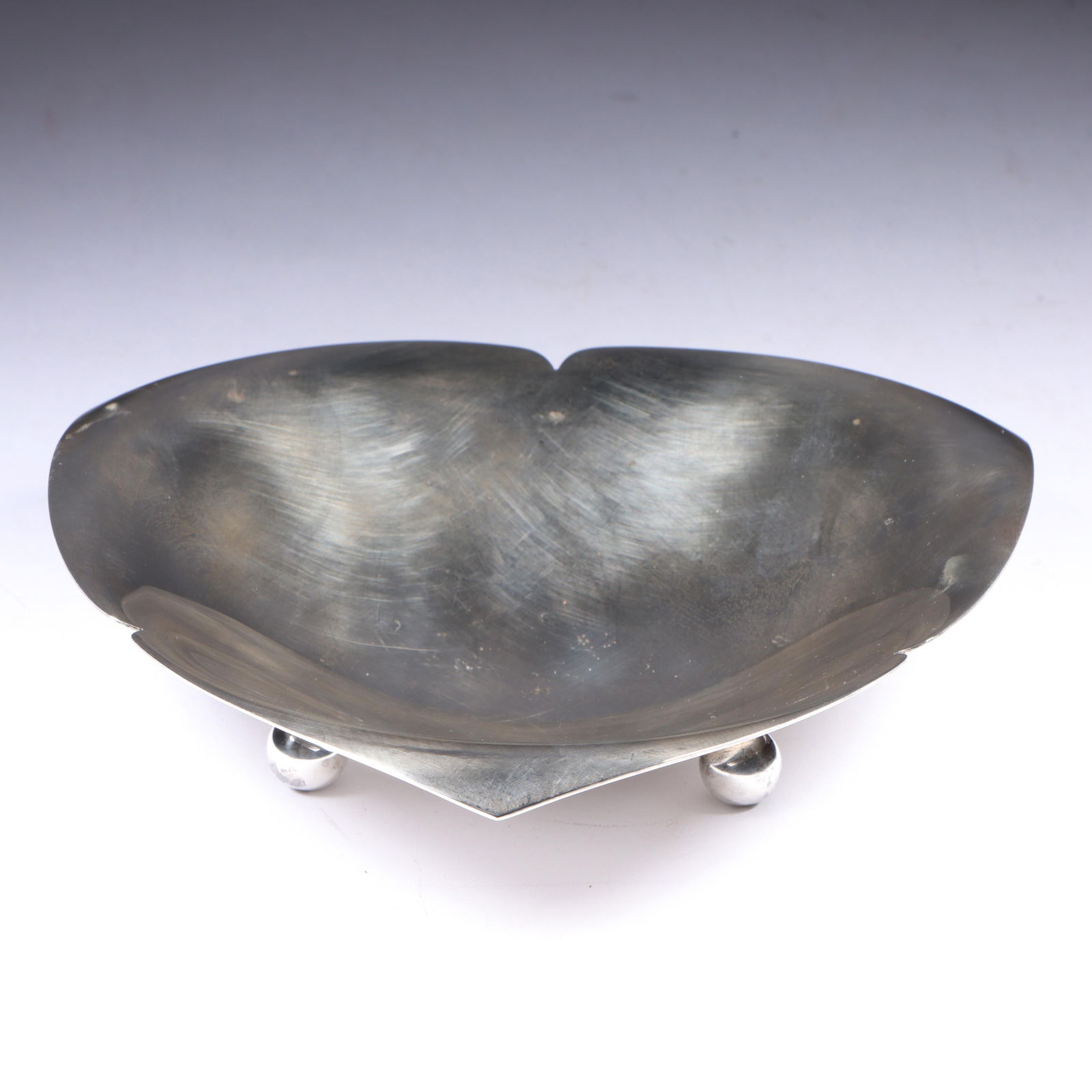 Tiffany & Co. Makers sterling silver ball footed trefoil nut dish 23376, 8.521 Troy Oz. 1/2"H x 6 (1 of 9)