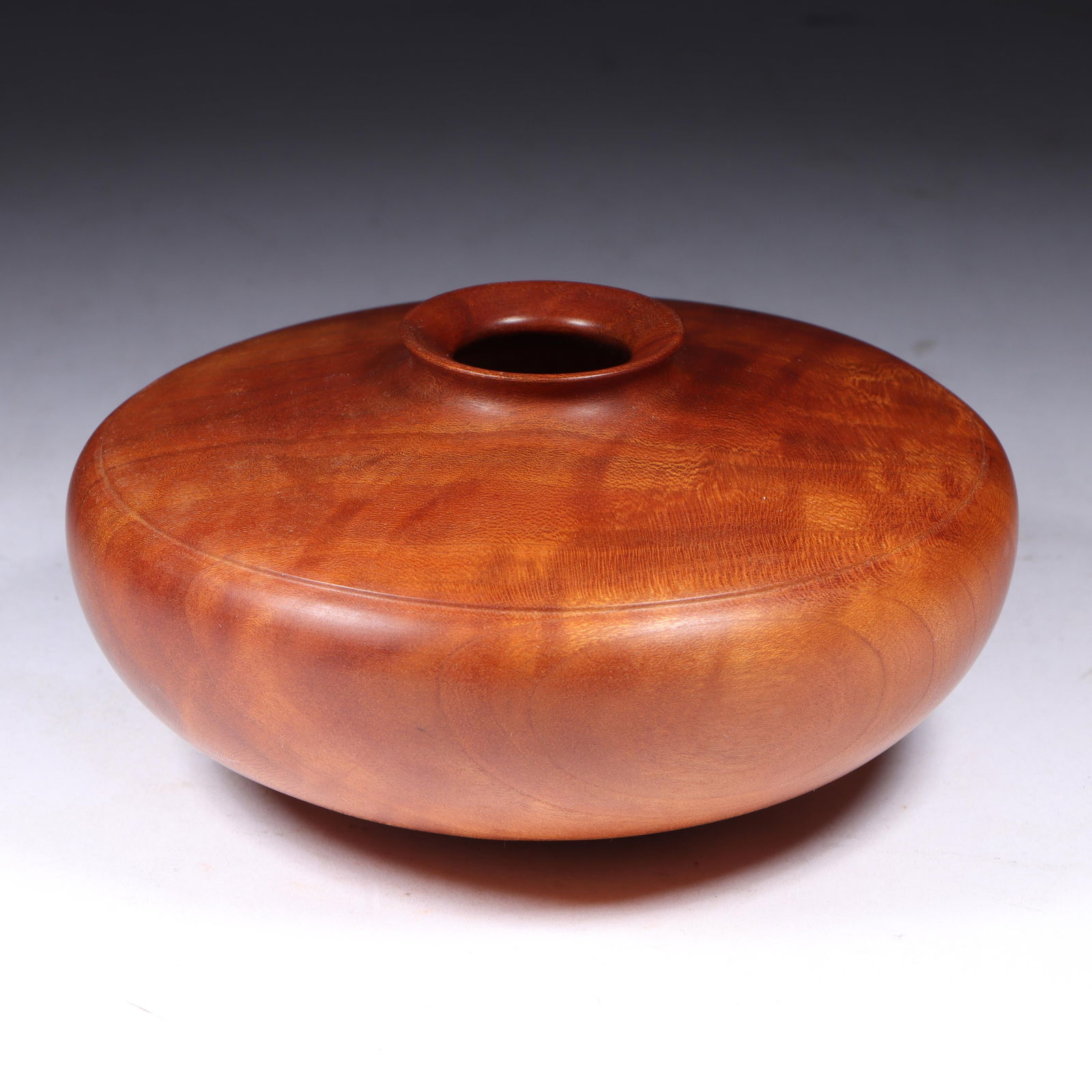Jennifer Shirley (Indiana, 20th/21st century), studio turned cherry wood vessel, pot. 2 3/4"H x 5: Jennifer Shirley (Indiana, 20th/21st century), studio turned cherry wood vessel, pot. incised signature under base 2 3/4"H x 5 1/2"Diam.