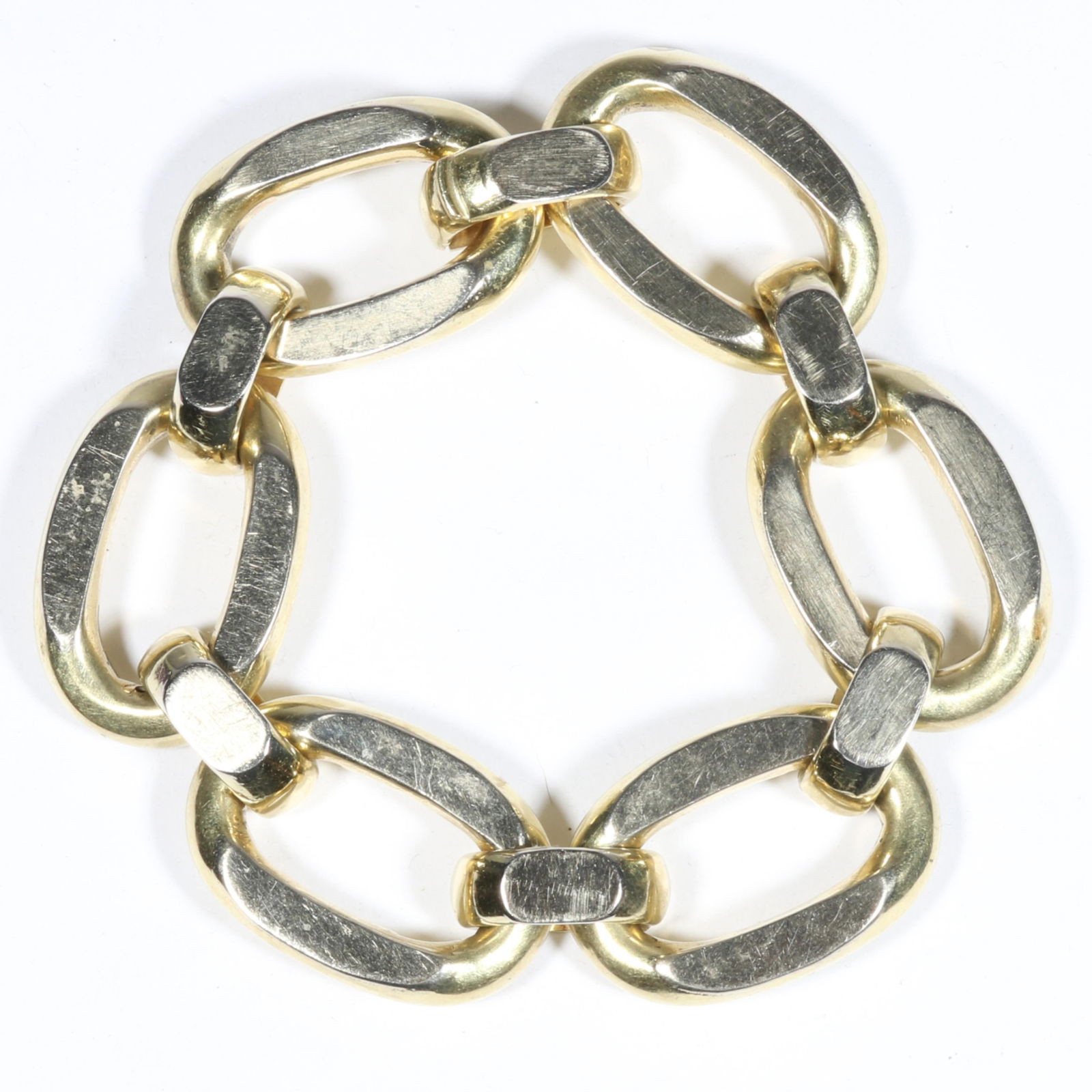 14K yellow gold UNOAERRE Italian link bracelet. 7 5/8"L x 7/8"W: 14K yellow gold UNOAERRE Italian link bracelet. 29.70 dwt Scratches to surface. The purchase of gold requires confirmed funds. 7 5/8"L x 7/8"W