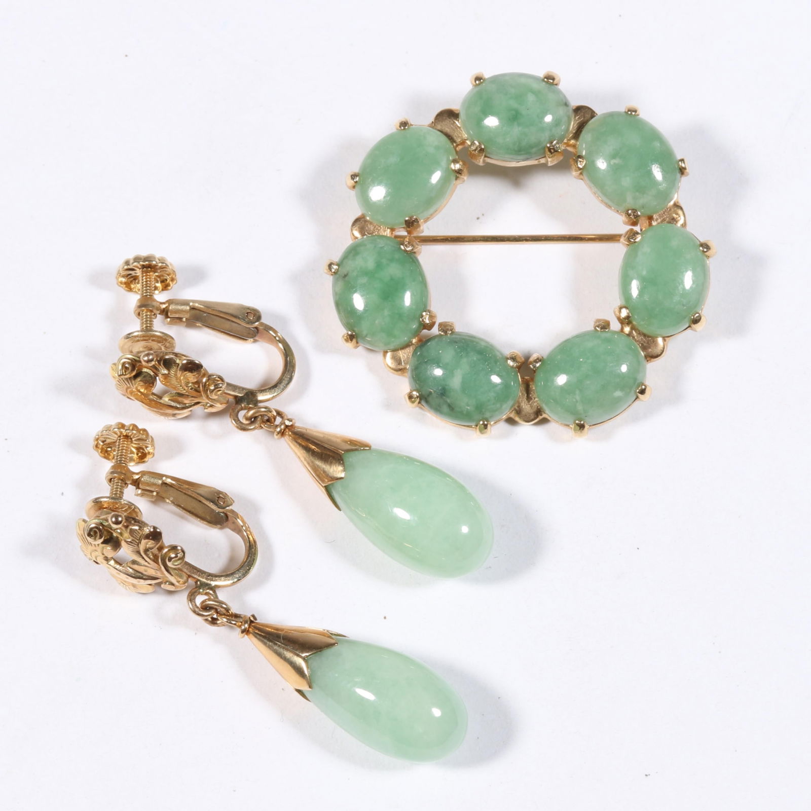 14K yellow gold jade drop earrings with 14K yellow gold jade cabochon brooch. 1 1/4"Diameter (1 of 12)