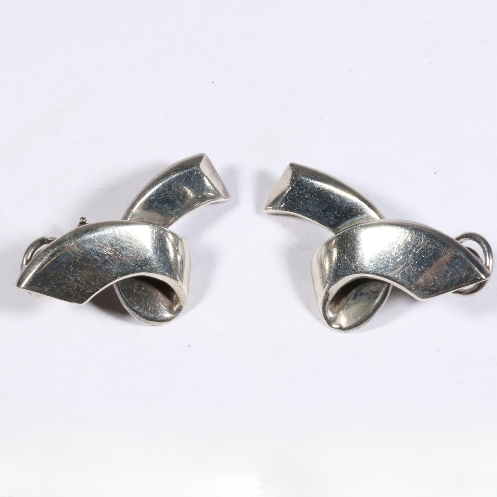 Tiffany & Co Paloma Picasso sterling silver ribbon earrings 1 3/8"L x 3/4"W (1 of 10)