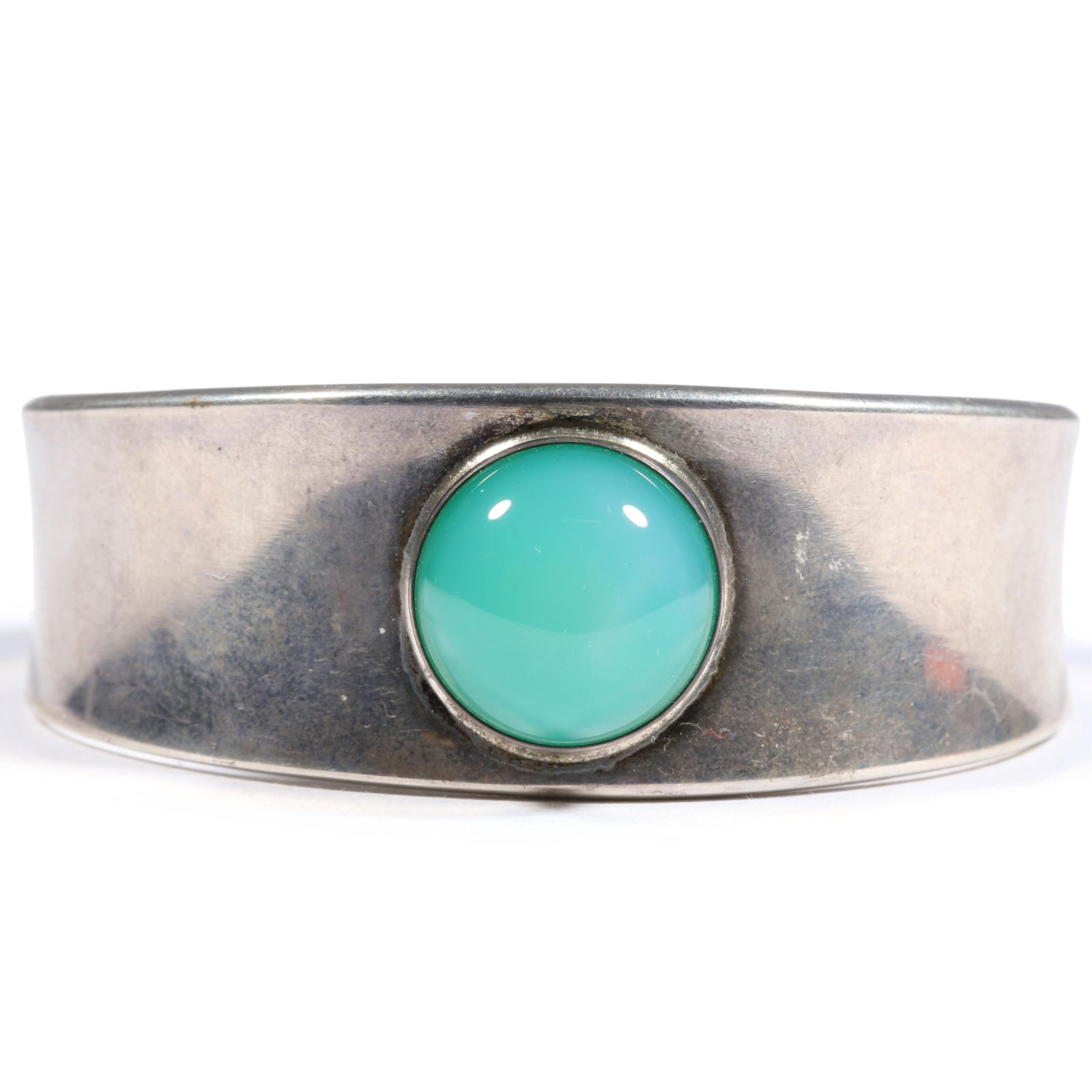 Georg Jensen Denmark modernist sterling silver cuff bracelet 188 with round chalcedony cabochon: Georg Jensen Denmark modernist sterling silver cuff bracelet 188 with round chalcedony cabochon stone. 54.4g From the life time collection of Donna Soodalter-Toman, DIVA owner/founder and winner of Be