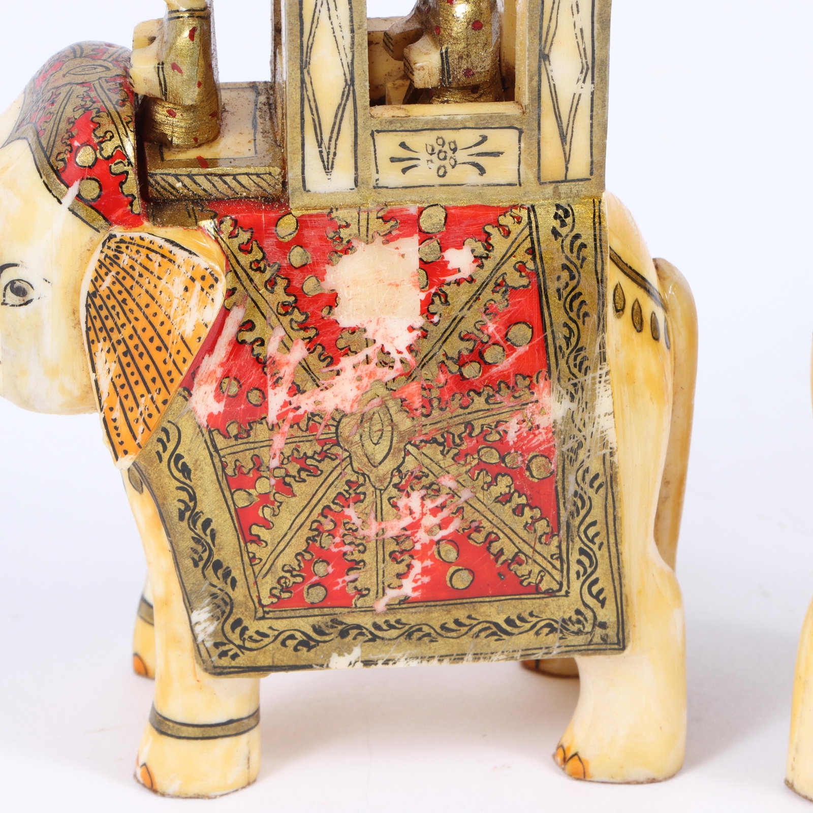 Indian camel bone chess set, carved and painted 32 piece set depicting two Rajasthani armies in - 15