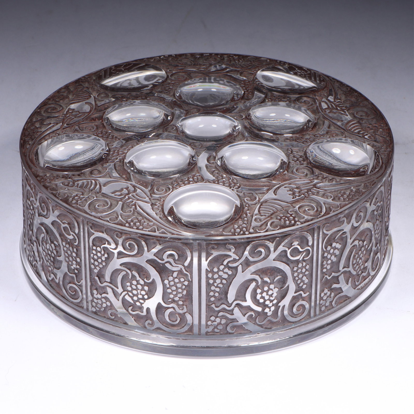 Lalique France "Roger" Art Deco glass covered ladies vanity powder box, 1926 design by Rene Lalique. (1 of 9)