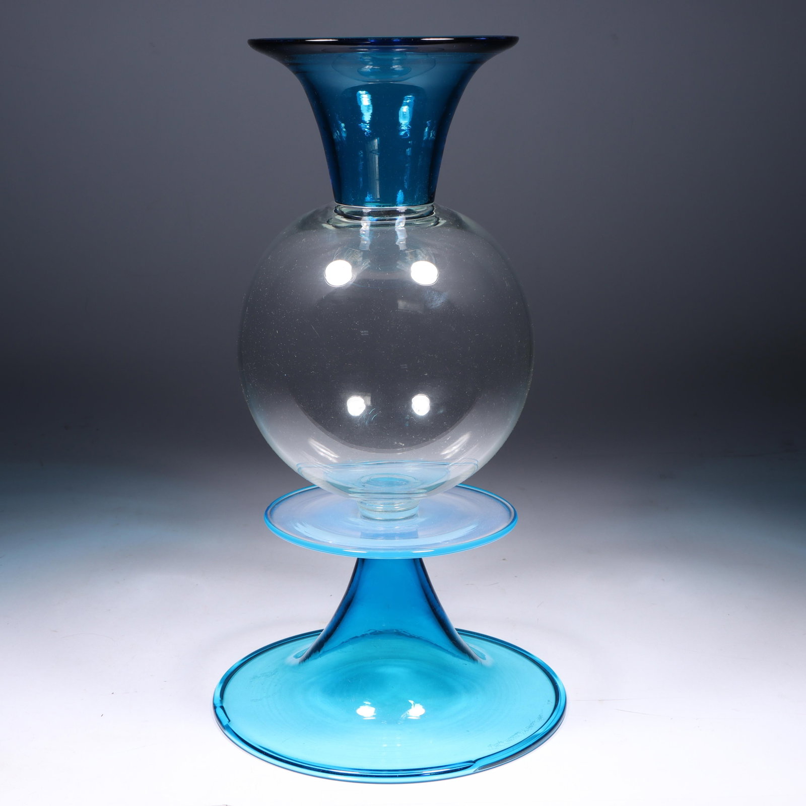 Yoichi Ohira De Majo Murano art glass incalmo neck vase 15 1/4"H x 8 1/4"Diam.: Yoichi Ohira De Majo Murano art glass incalmo neck vase engraved signature, 1990 blue foot and incalmo fused neck with disc in stem. great form 15 1/4"H x 8 1/4"Diam.
