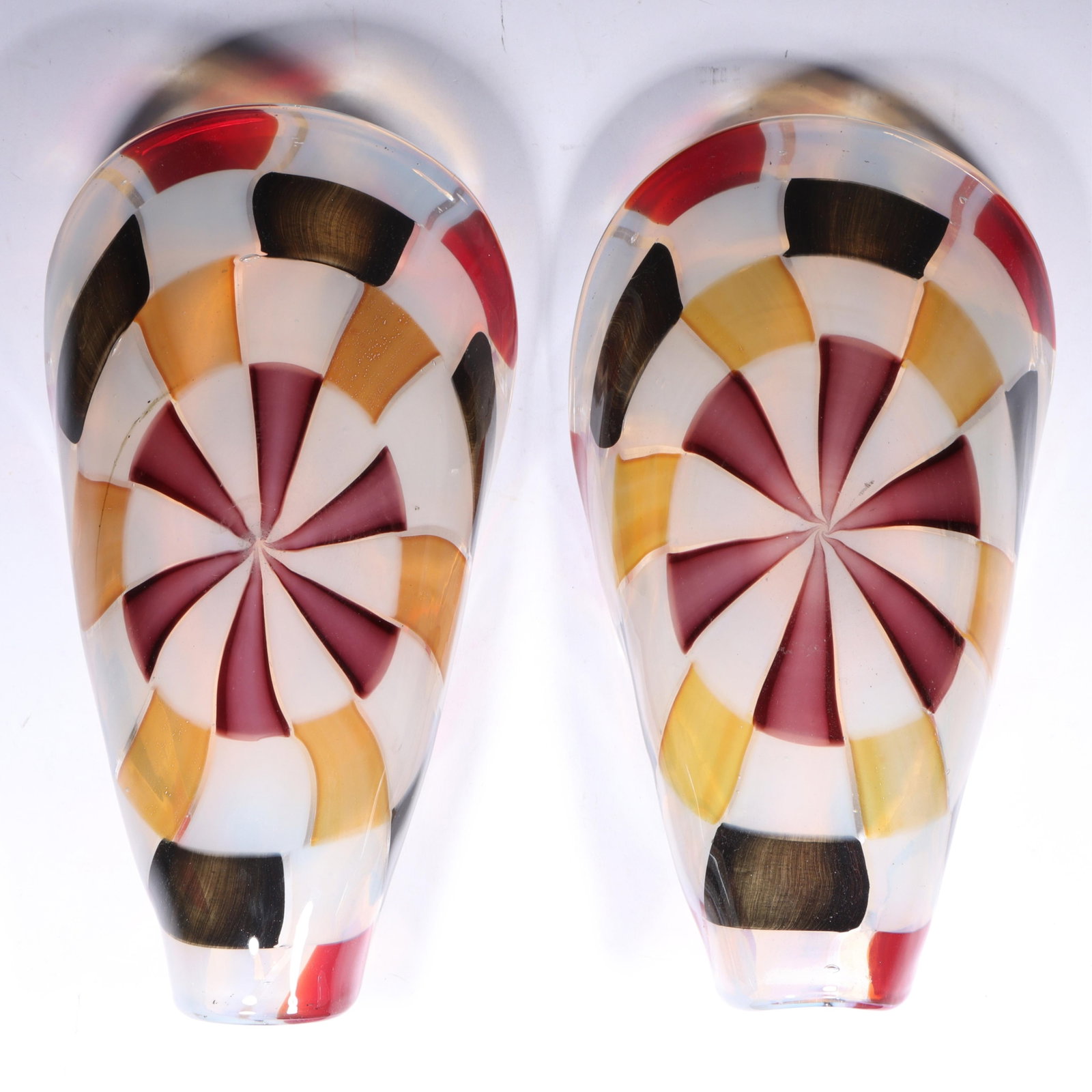Ercole Barovier rare Pezzati patchwork Murano art glass sconces 11 3/4"H x 6 3/4"W (one sconce: Ercole Barovier rare Pezzati patchwork Murano art glass sconces A rare pair of Murano art glass sconces by Barovier & Toso, featuring a pezzati patchwork design. The sconces display a vibrant mosaic o