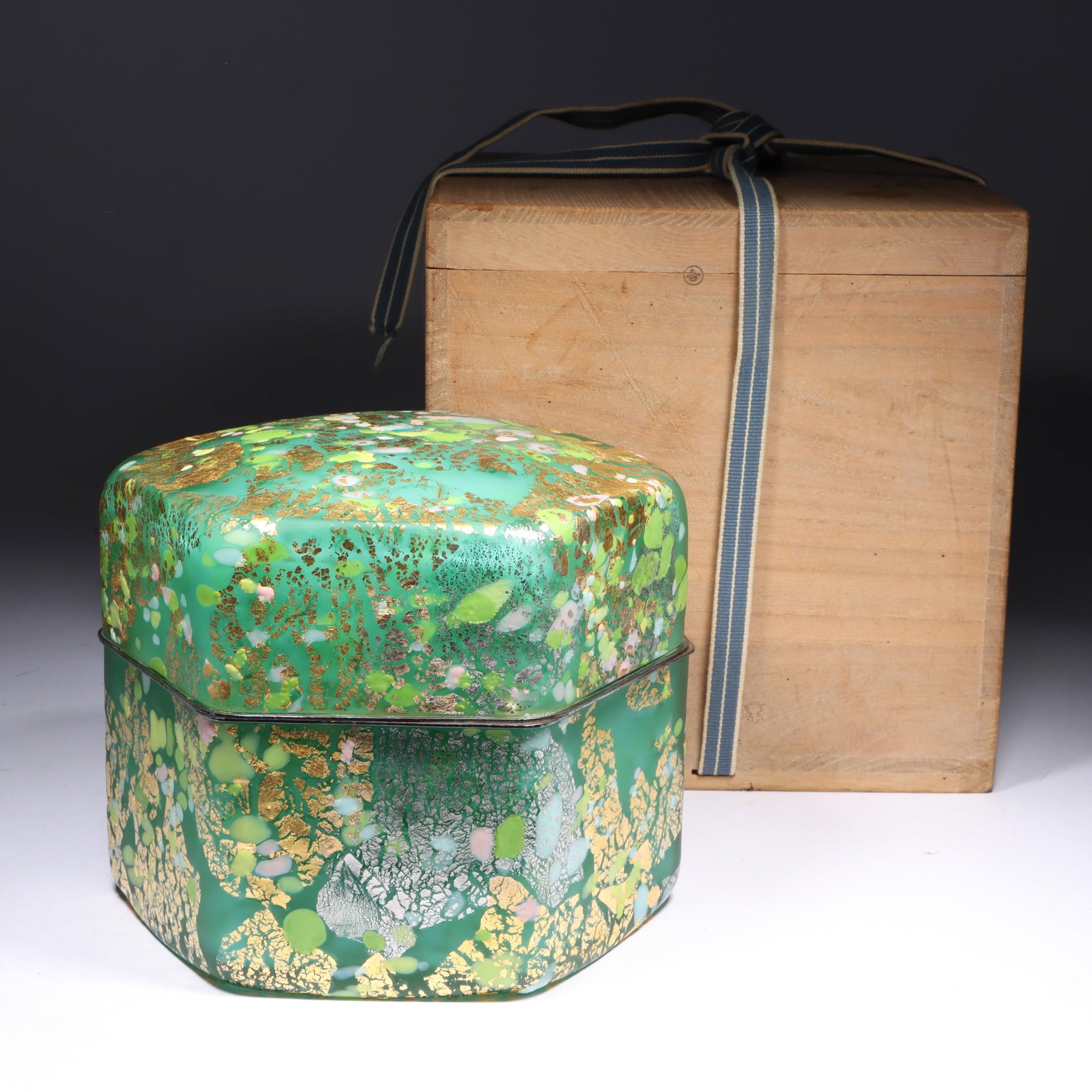 Kyohei Fujita (1921–2004) Large "Kazaribako" Green Glass Box with Tomobako 6 1/2"H x 6 1/2"W (1 of 14)