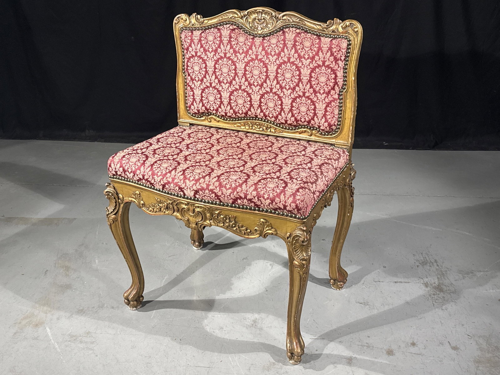 Antique French Louis XV giltwood vanity bench seat with damask upholstery, 35 3/4"H x 25 1/2"W x 18: Antique French Louis XV giltwood vanity bench seat with damask upholstery 35 3/4"H x 25 1/2"W x 18 1/2"D (18 1/2" floor to seat)
