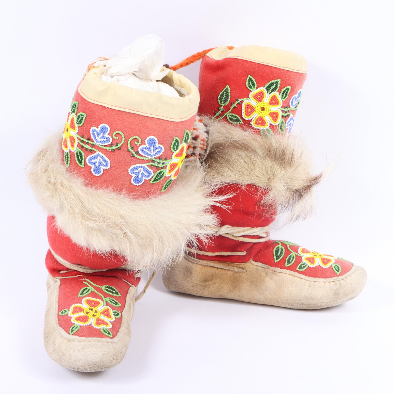 Vintage Cree Nation, Native American beaver trim beaded mukluk moccasin boots, Saskatchewan. 13 (1 of 15)