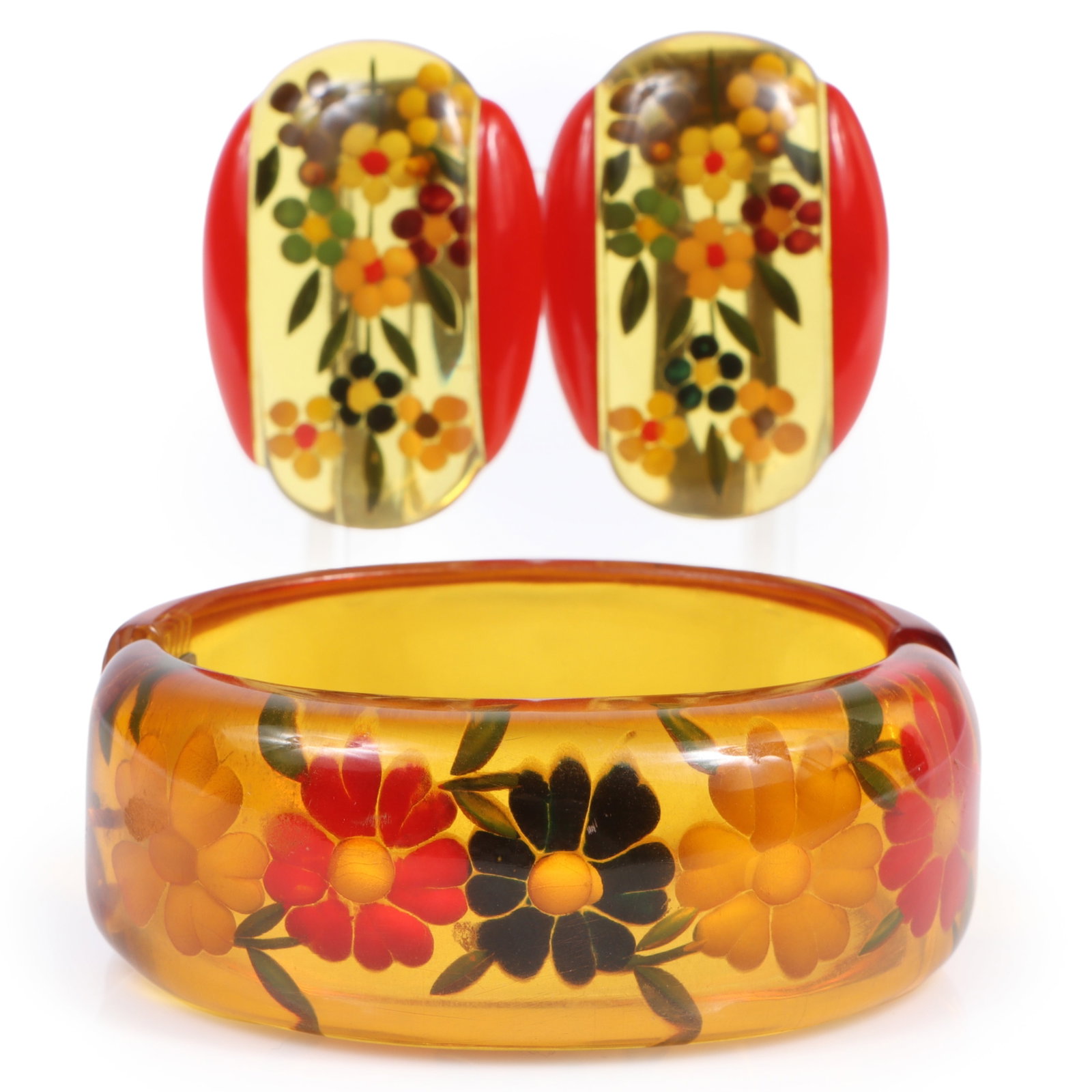 Vintage apple juice Bakelite reverse carved and painted floral clamper bracelet and pair of dress (1 of 11)