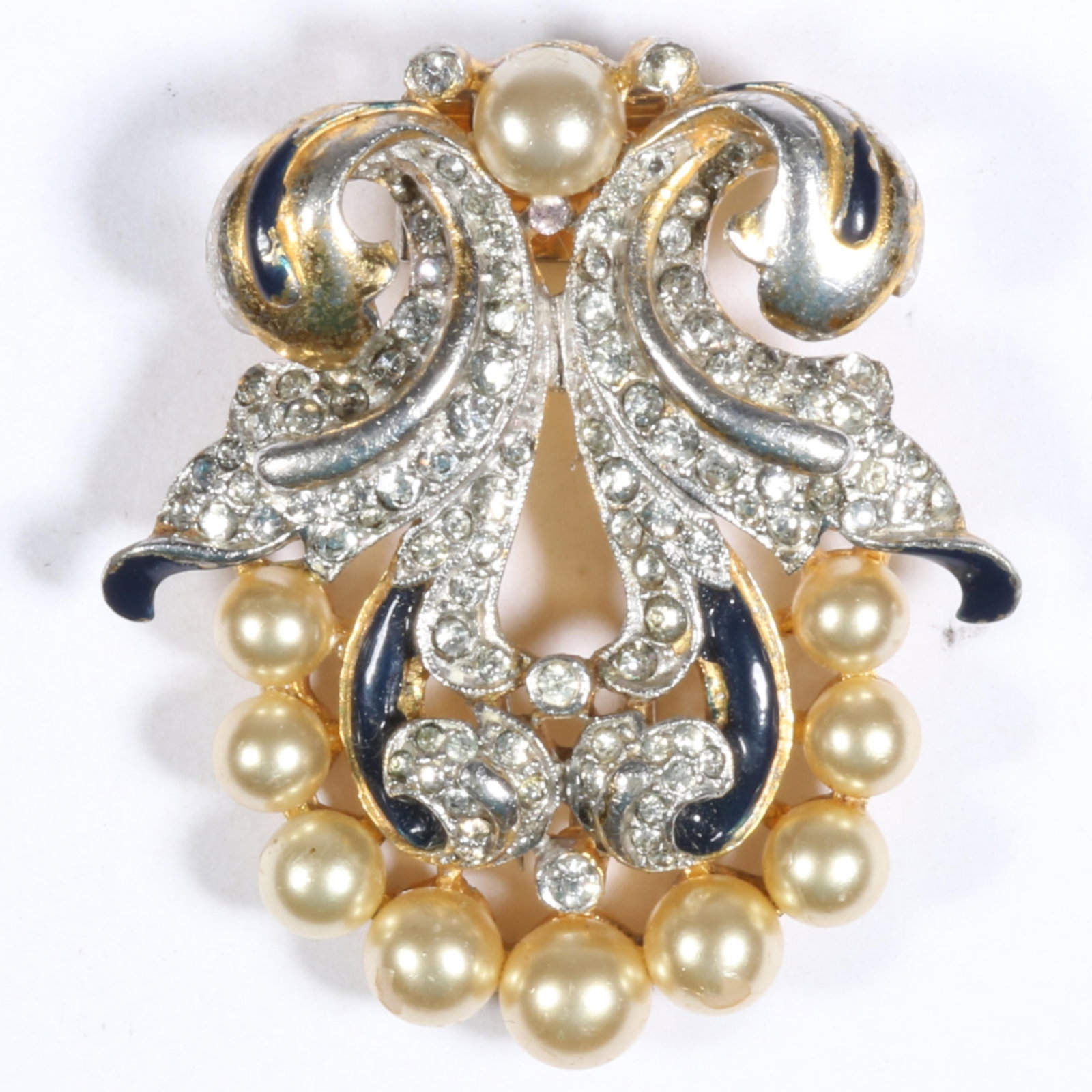 Trifari Empress Eugenie fur clip with faux pearls, royal blue enamel, and diamante rhinestones 1 (1 of 12)
