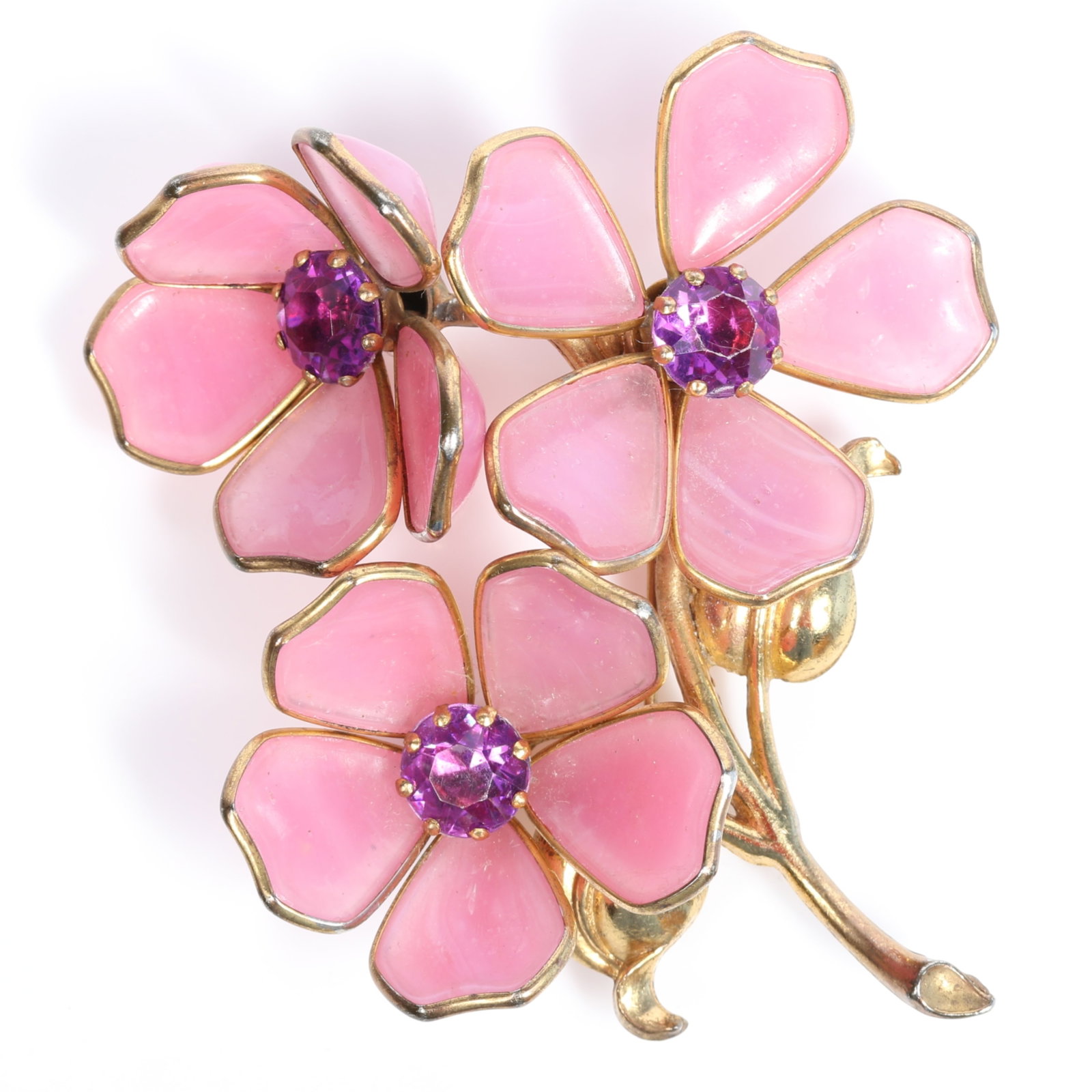 Trifari Alfred Philippe poured pink floral glass and purple rhinestone crystal fur clip, unsigned: Trifari Alfred Philippe poured pink floral glass and purple rhinestone crystal fur clip, unsigned Provenance: From the private collection of Dr. Claudia Brodhead 4"H x 3 1/4"W