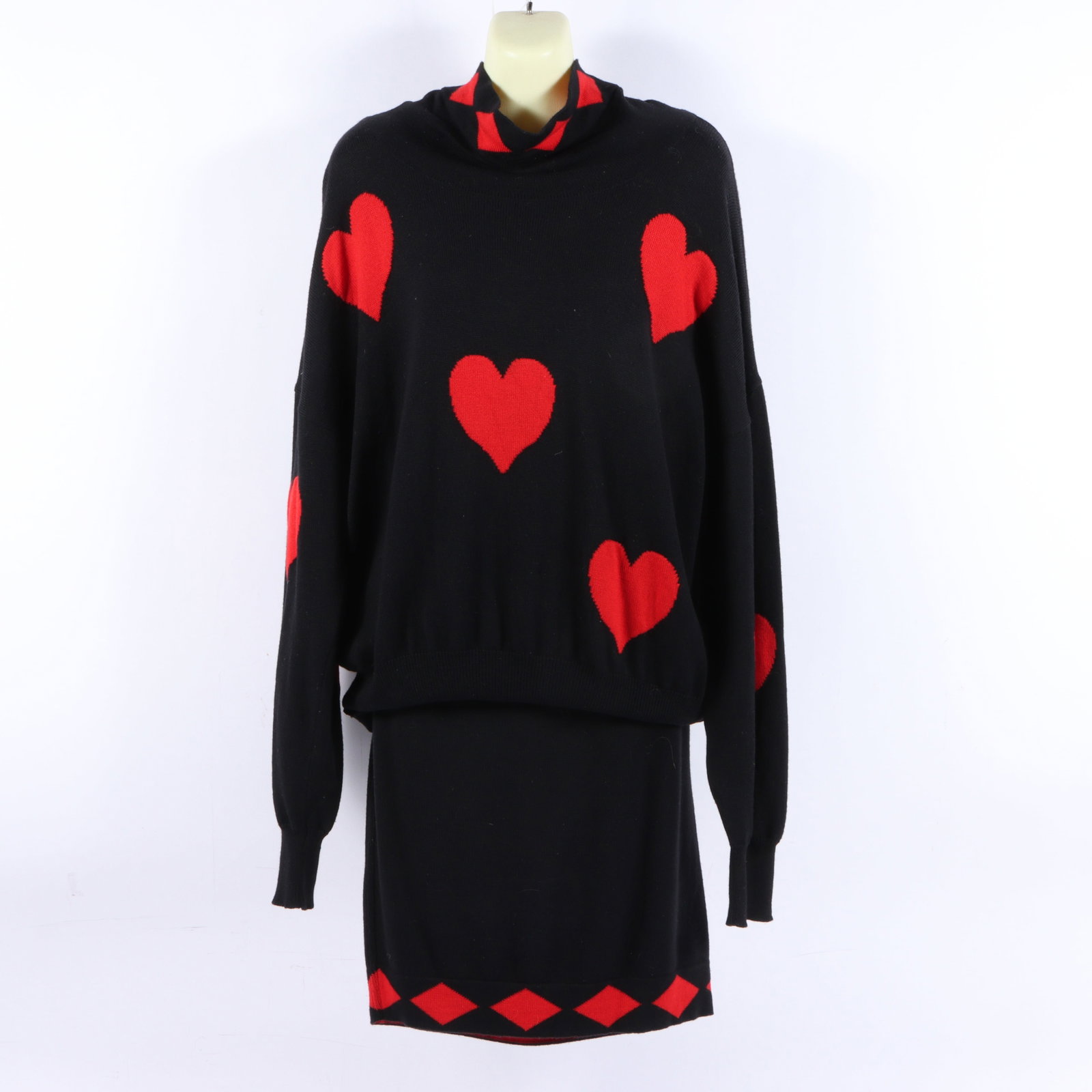 2pc. Escada by Margaretha heart & diamond sweater set 22"Pit to pit, 28"Collar to bottom hem; size (1 of 8)