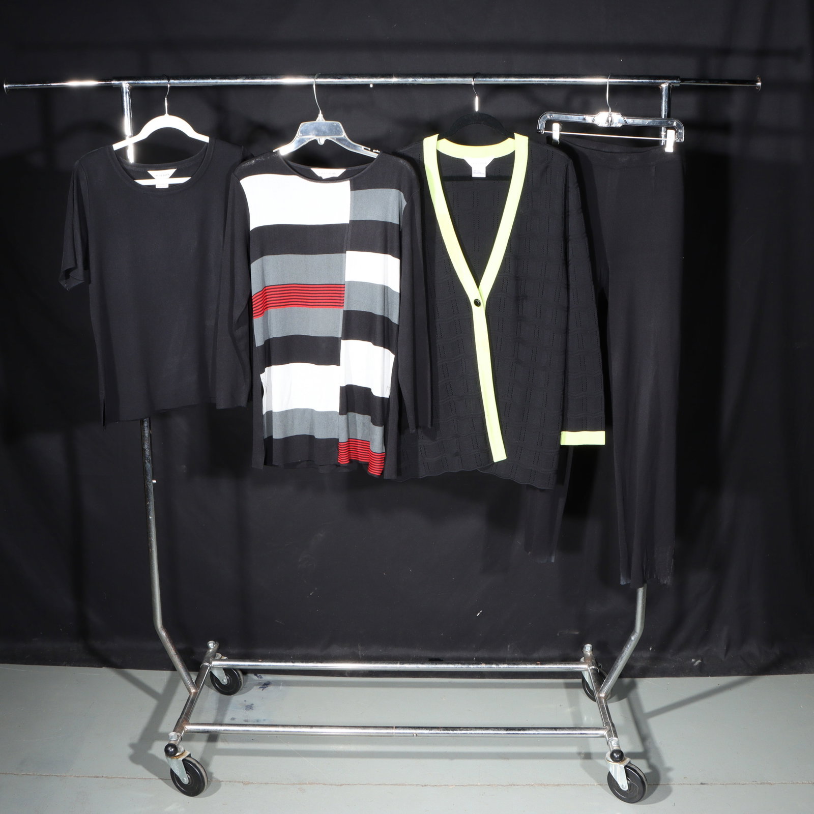 4pc. Misook collection 22 1/2"Pit to pit x 30 1/2"Collar to bottom hem x 21"Bottom hem; size L -: 4pc. Misook collection two sweaters , one short sleeve shirt & one pair of pants Hem rough on pants, fraying on waist. 22 1/2"Pit to pit x 30 1/2"Collar to bottom hem x 21"Bottom hem; size L - green s
