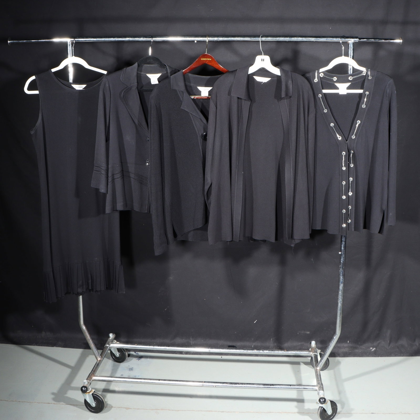 5pc. Misook collection 21"Pit to pit x 27"Collar to bottom hem x 21"Bottom hem; size M - (top with (1 of 16)