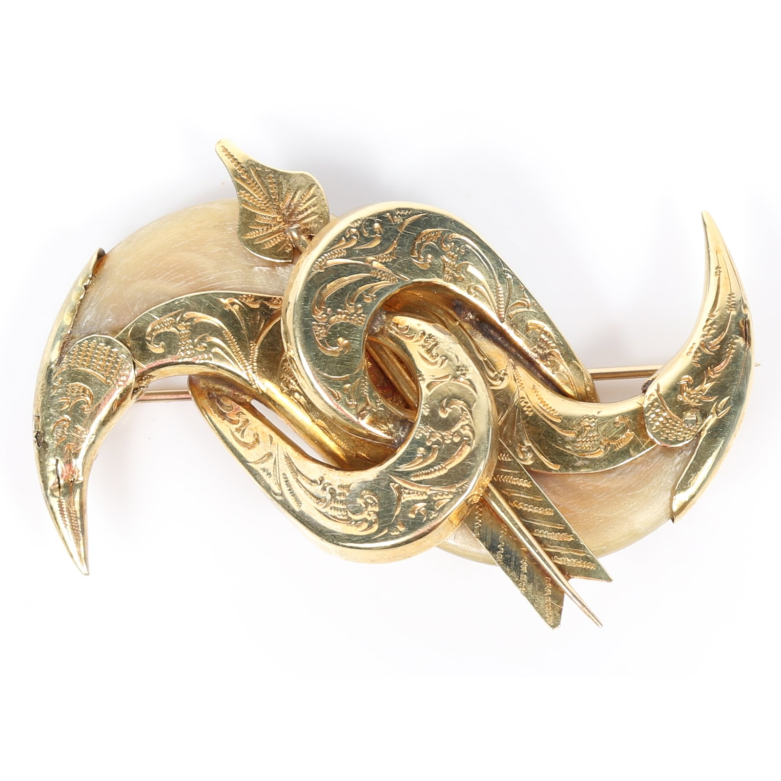 18k yellow gold Victorian double tiger claw brooch in etched scrolled mounting with arrow detail,: 18k yellow gold Victorian double tiger claw brooch in etched scrolled mounting with arrow detail, unmarked tested 9.15 dwt Provenance: From the collection of Sue Rudman, owner of Antique Source, Ltd i