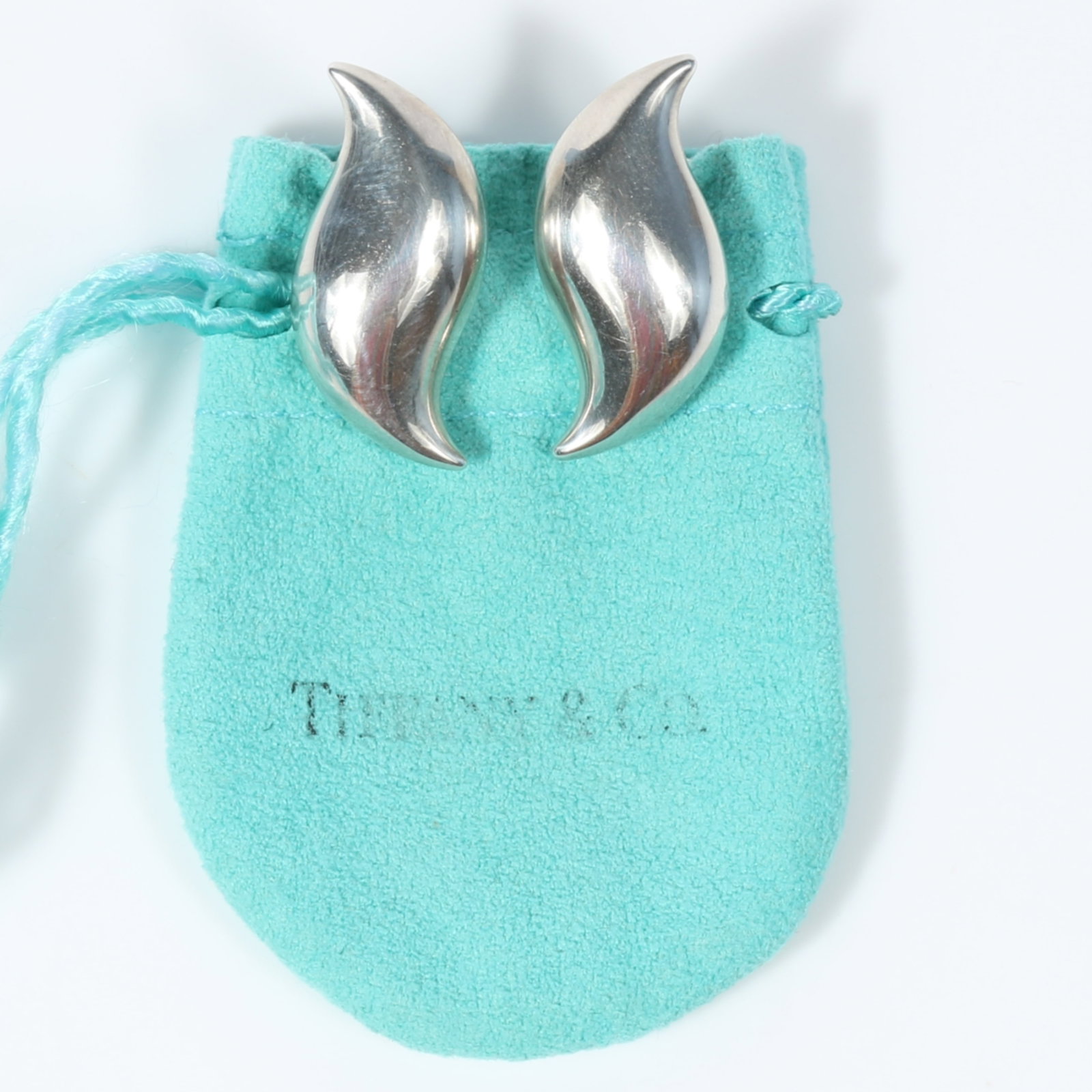 Tiffany & Co. Elsa Peretti sterling silver wave or feather earrings with original pouch 1 1/4"H x: Tiffany & Co. Elsa Peretti sterling silver wave or feather earrings with original pouch Provenance: From the Collection of Joan Duran, owner of The Queen's Bedroom on Facebook 1 1/4"H x 1/2"W