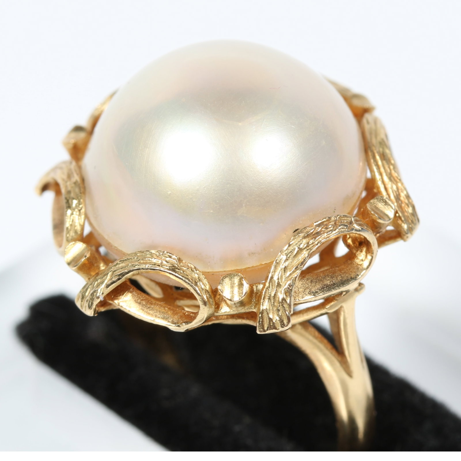 18K yellow gold Mabe pearl ring with interlocking twisted vine setting Size 7: 18K yellow gold Mabe pearl ring with interlocking twisted vine setting 4.70 dwt The purchase of gold requires confirmed funds. Provenance: From the Collection of Joan Duran, owner of The Queen's Bedro