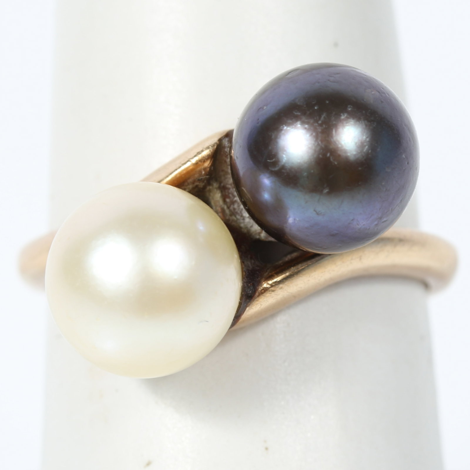 14k Yellow gold bypass black and white cultured pearl ring Size 7: 14k Yellow gold bypass black and white cultured pearl ring 3.06 dwt. Provenance: From the collection of Sue Rudman, owner of Antique Source, Ltd in NYC for more than 45 years. Size 7