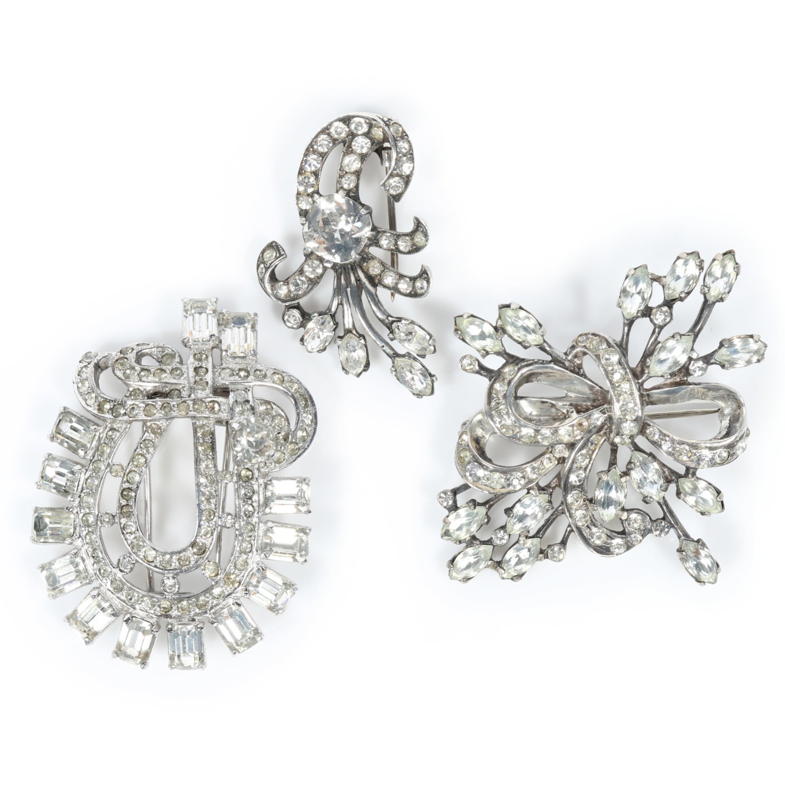 3pc Eisenberg sterling silver diamante rhinestone group including pair of fur clips and brooch 2"H x: 3pc Eisenberg sterling silver diamante rhinestone group including pair of fur clips and brooch Provenance: From the Collection of Joan Duran, owner of The Queen's Bedroom on Facebook 2"H x 2"W (bow br