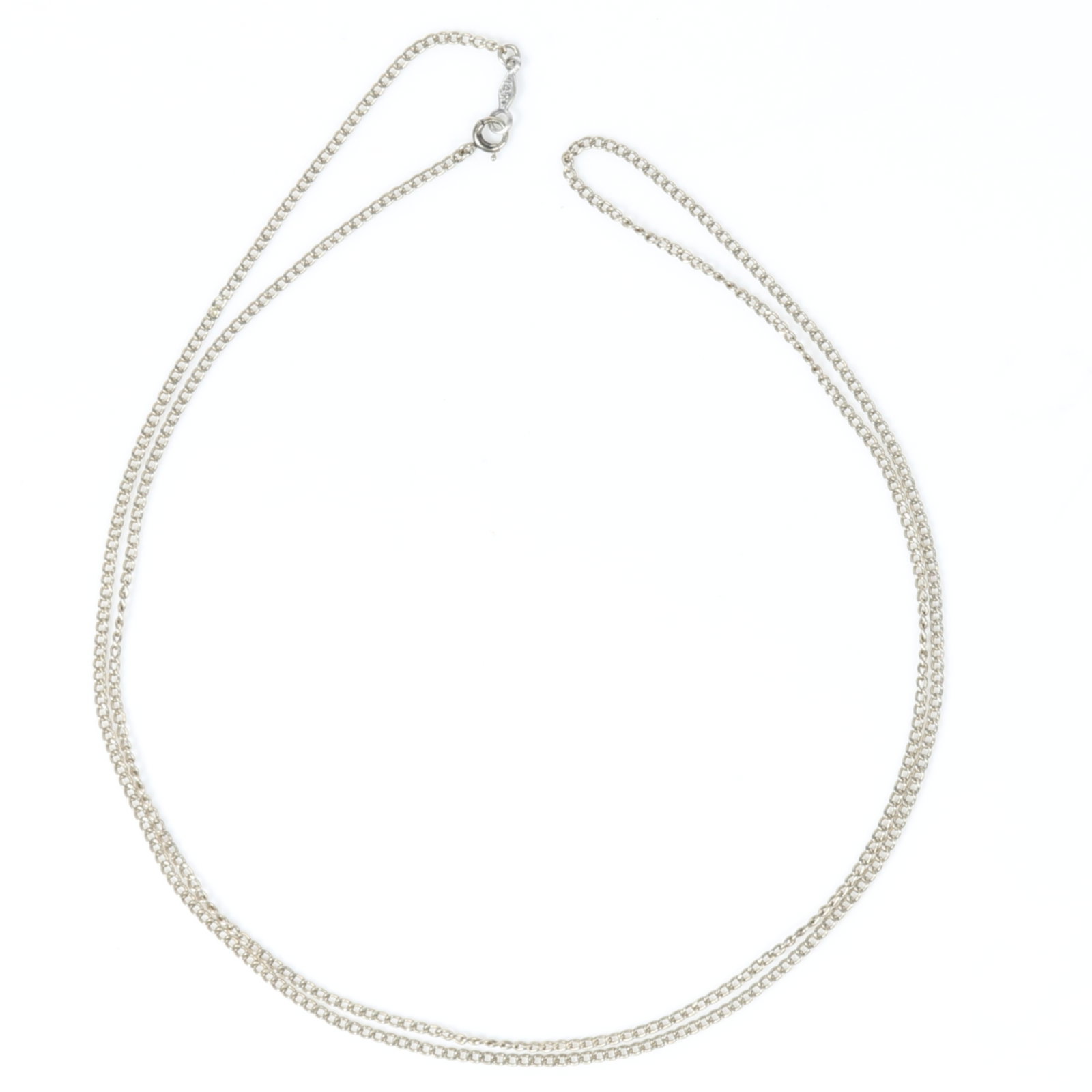 14k White gold diamond cut curb link chain 25"L x 1/16"Wide: 14k White gold diamond cut curb link chain 2.32 dwt. Provenance: From the collection of Sue Rudman, owner of Antique Source, Ltd in NYC for more than 45 years. 25"L x 1/16"Wide