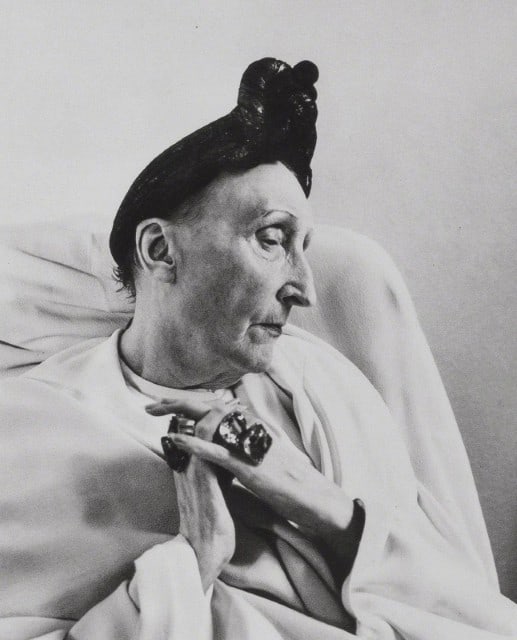 Cecil Beaton, Edith Sitwell, Cecil Beaton, Electa Editrice Portfolios, Limited Edition Hé: Héliogravure on vélin paper. Paper size: 15.75 x 11.75 inches. Excellent condition. Inscription: unsigned and unnumbered, as issued. Notes: From the folio, Cecil Beaton, Electa Editrice Portfolios,