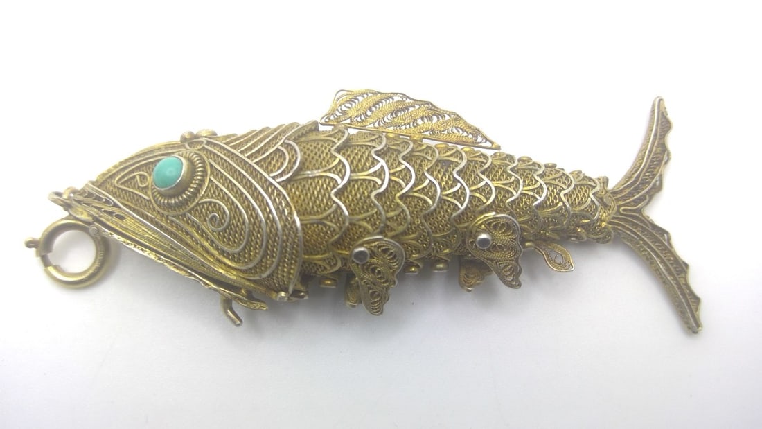 Vintage Chinese Silver Pill Box: Vintage Chinese Silver Pill Box