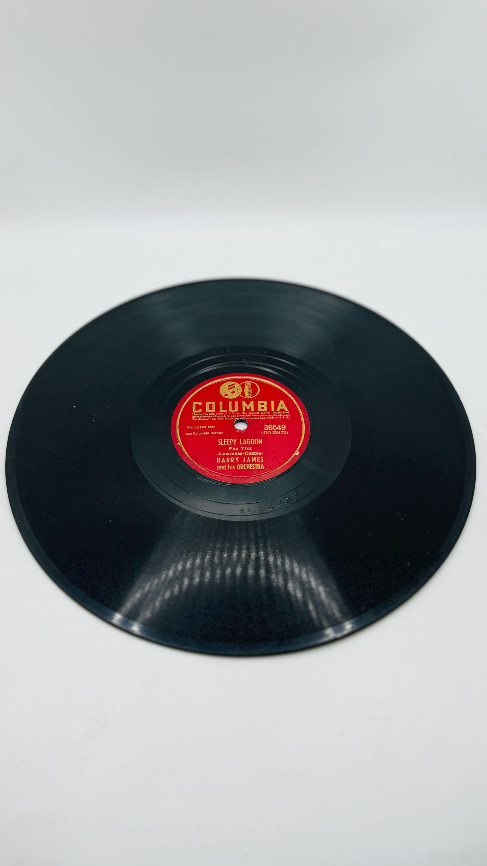 Columbia Records Sleepy Lagoon/ Trumpet Blues: 78rpm Columbia Records Sleepy Lagoon/ Trumpet Blues By Bob Chester And His Orchestra. It is designed to be played on a Victrola Record player. It can also be played on specialized Record Players. Atte