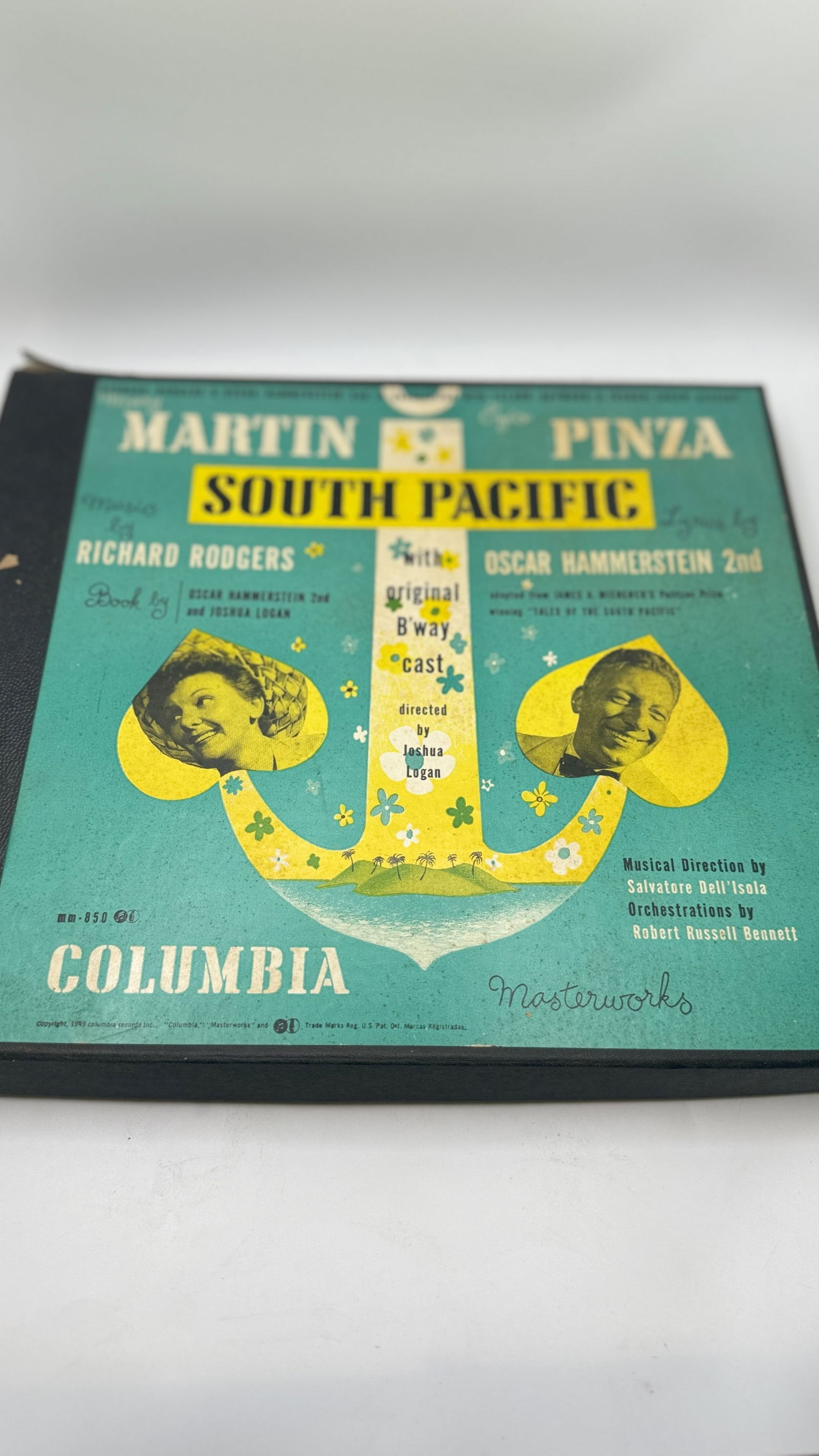 Columbia Records South Pacific -Mary Martin & Ezio Pinza 7 Records: 1949 Columbia 78 Rpm 7 Record Box Set - South Pacific -Mary Martin & Ezio Pinza! It is designed to be played on a Victrola Record player. It can also be played on specialized Record Players. Attemptin